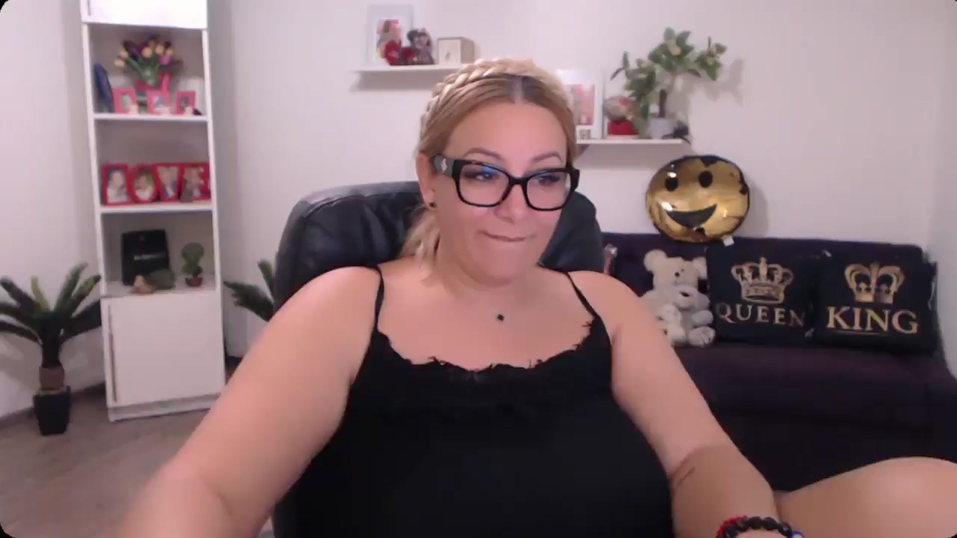 Gallery image thumbnail from A_baby_Boo's myfreecams stream on, 11/03/2024, 16:02 image 7 of 20