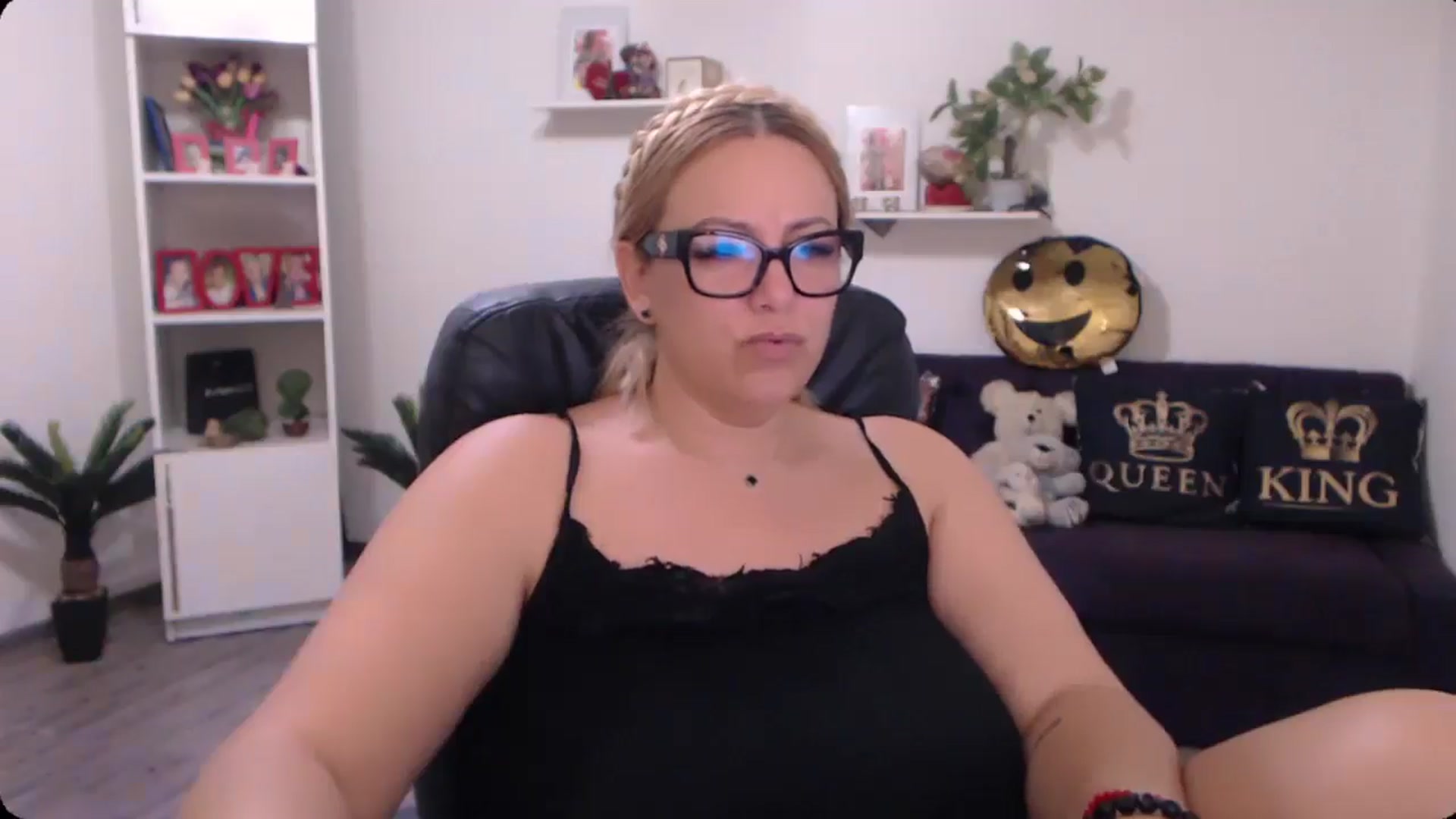 Gallery image thumbnail from A_baby_Boo's myfreecams stream on, 11/03/2024, 16:02 image 8 of 20