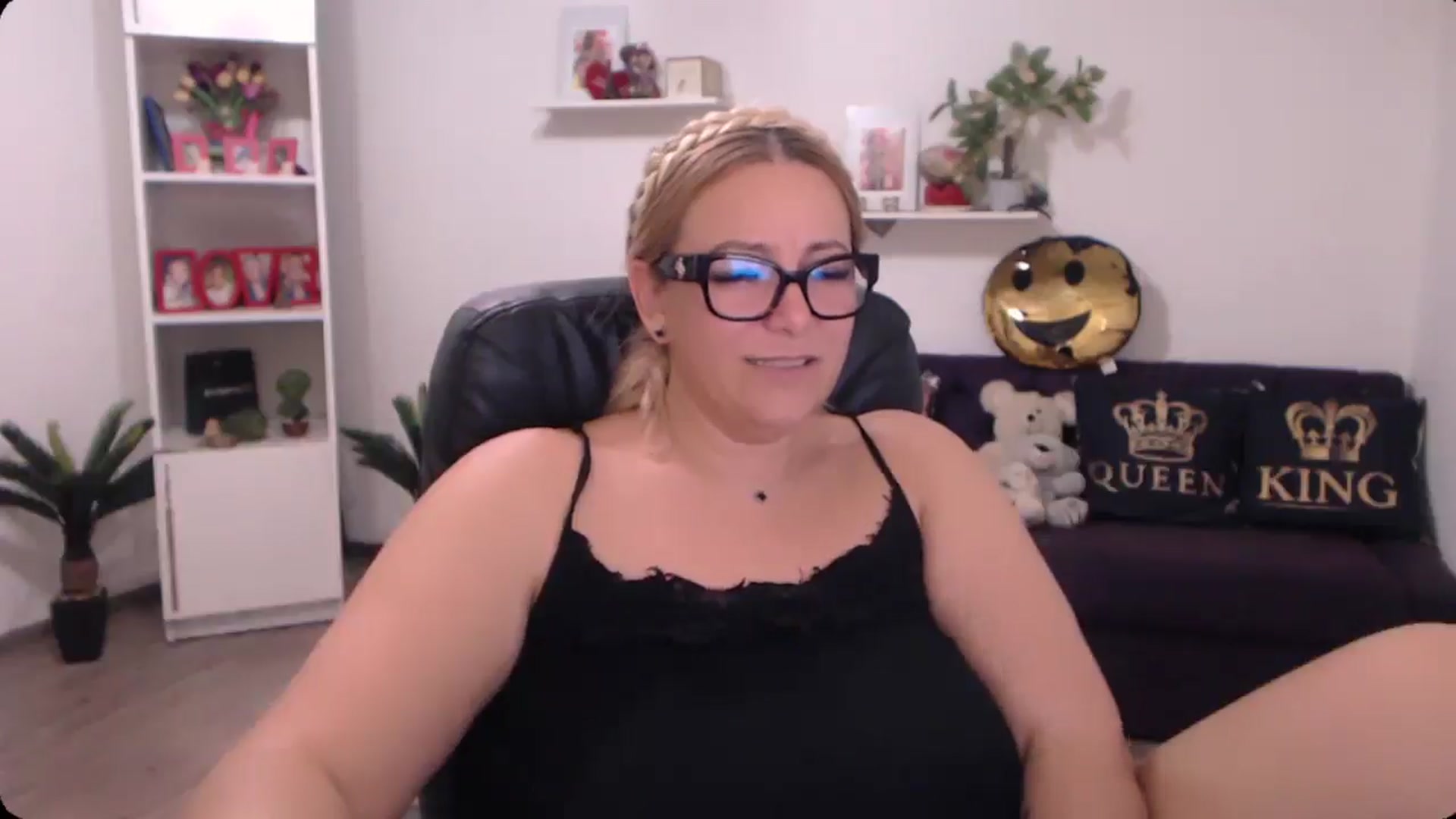 Gallery image thumbnail from A_baby_Boo's myfreecams stream on, 11/03/2024, 16:02 image 10 of 20