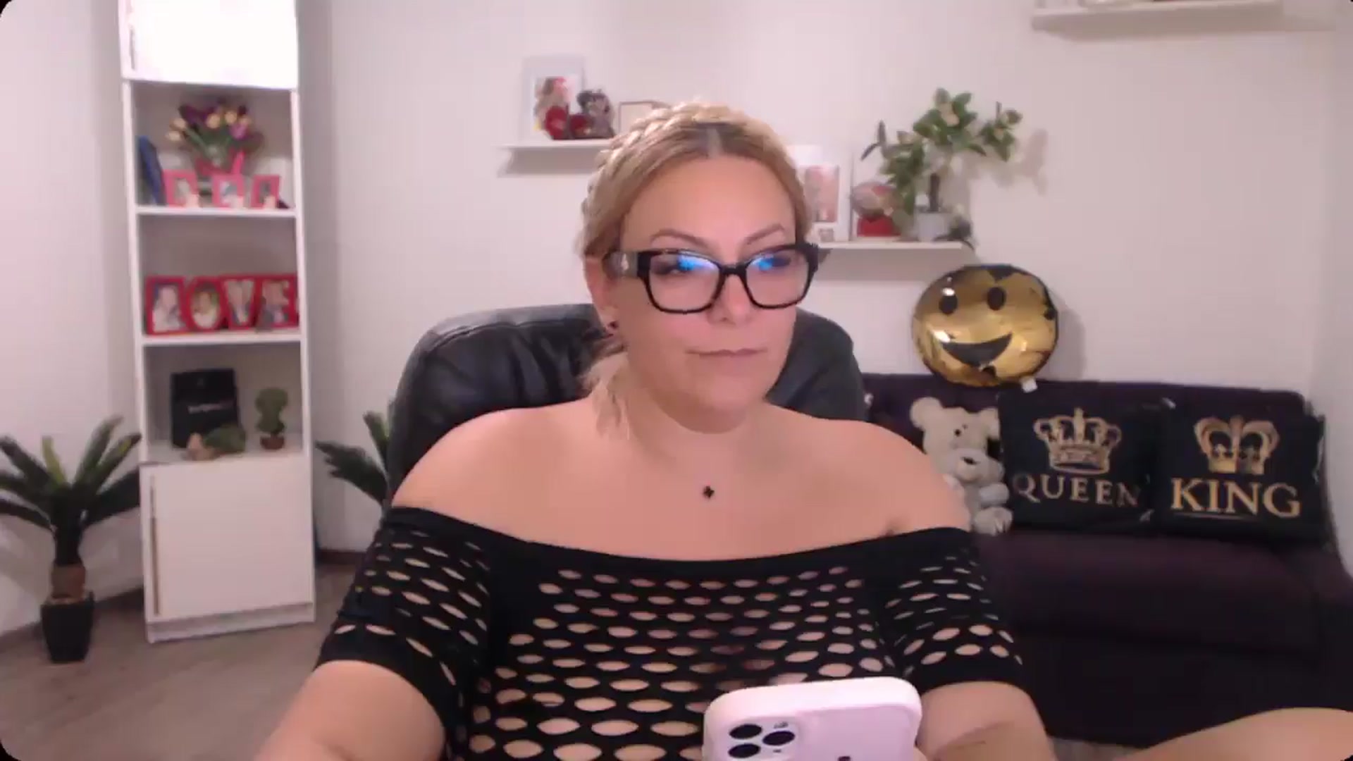 Gallery image thumbnail from A_baby_Boo's myfreecams stream on, 11/03/2024, 16:02 image 17 of 20