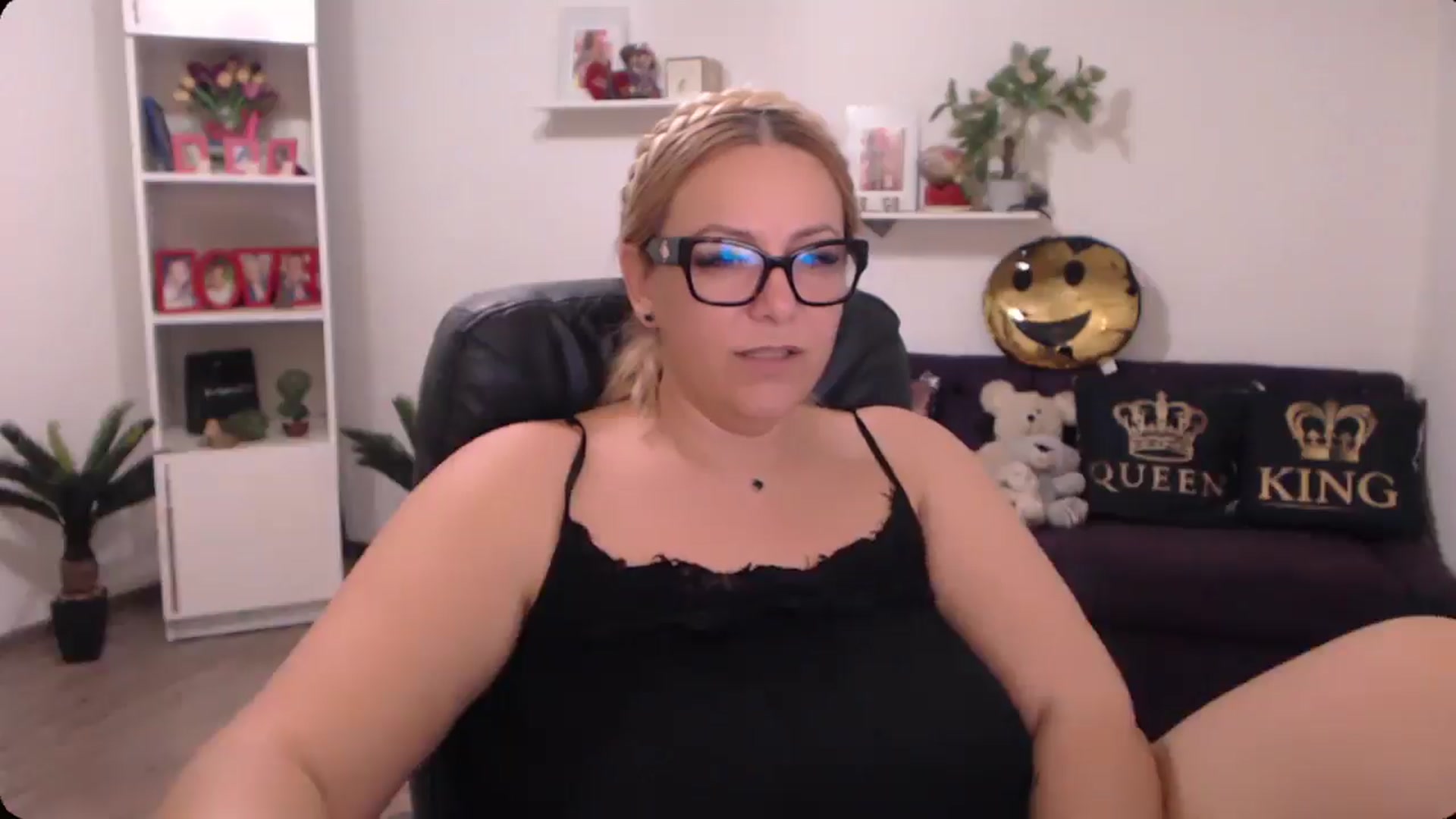 Gallery image thumbnail from A_baby_Boo's myfreecams stream on, 11/03/2024, 16:02 image 9 of 20