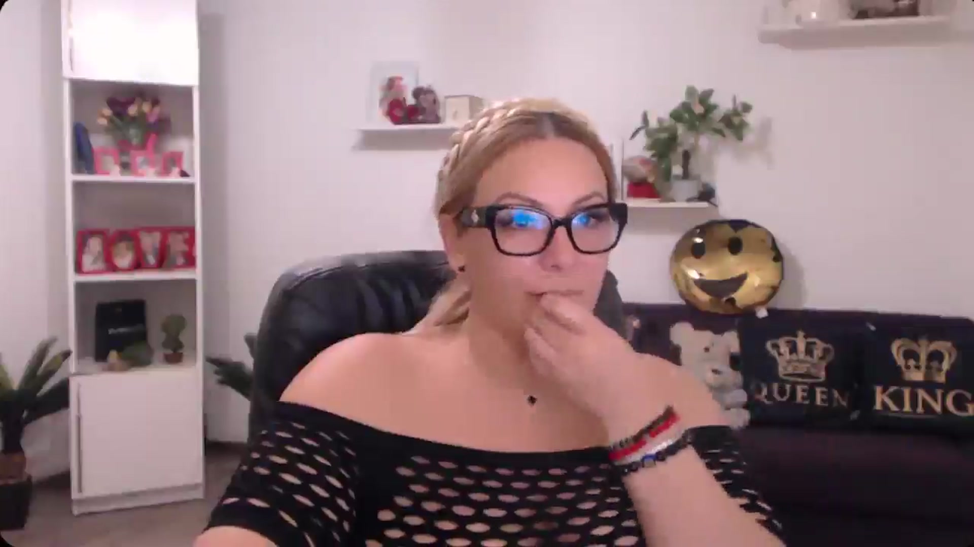Gallery image thumbnail from A_baby_Boo's myfreecams stream on, 11/03/2024, 16:02 image 20 of 20