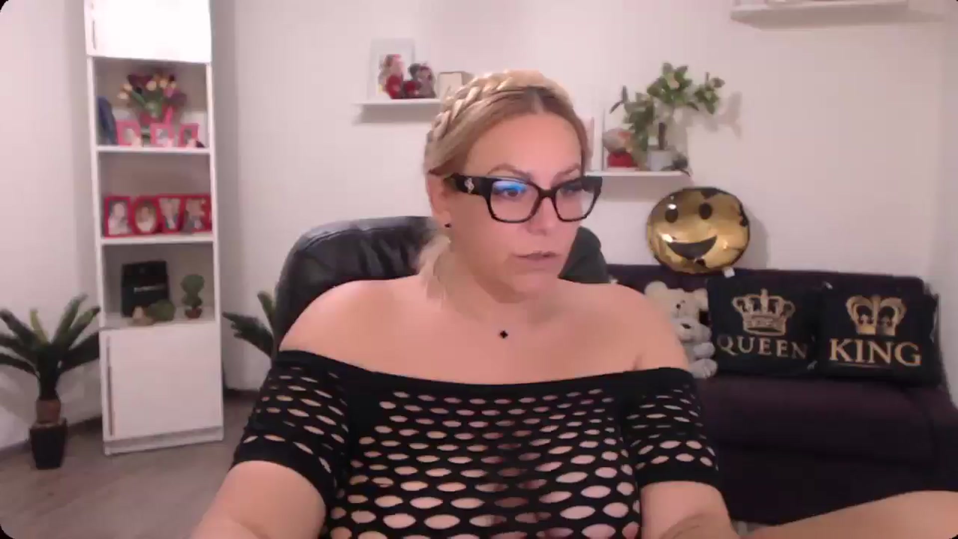 Gallery image thumbnail from A_baby_Boo's myfreecams stream on, 11/03/2024, 16:02 image 16 of 20
