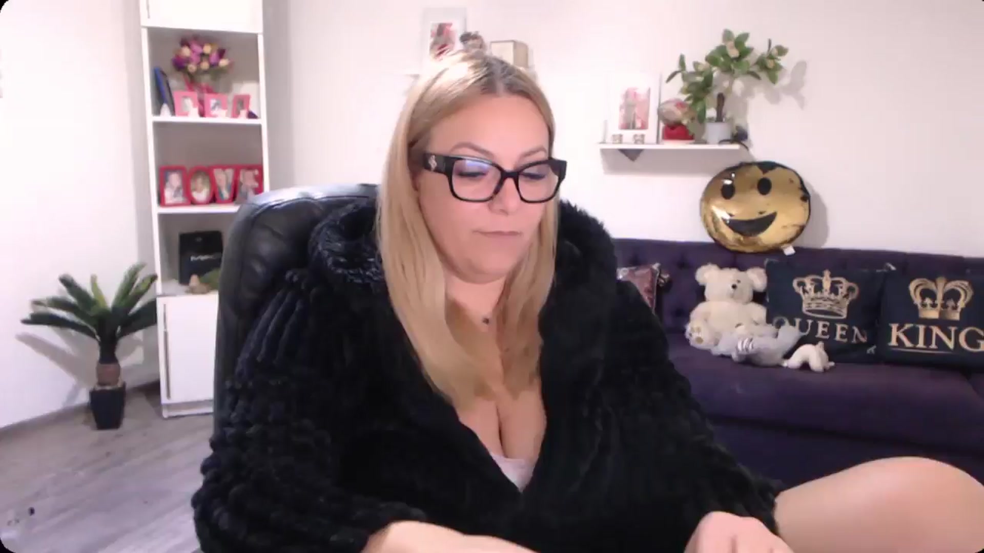 Gallery image thumbnail from A_baby_Boo's myfreecams stream on, 11/11/2024, 11:31 image 1 of 20
