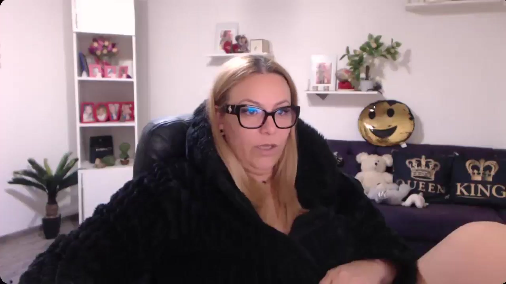 Gallery image thumbnail from A_baby_Boo's myfreecams stream on, 11/11/2024, 11:31 image 9 of 20