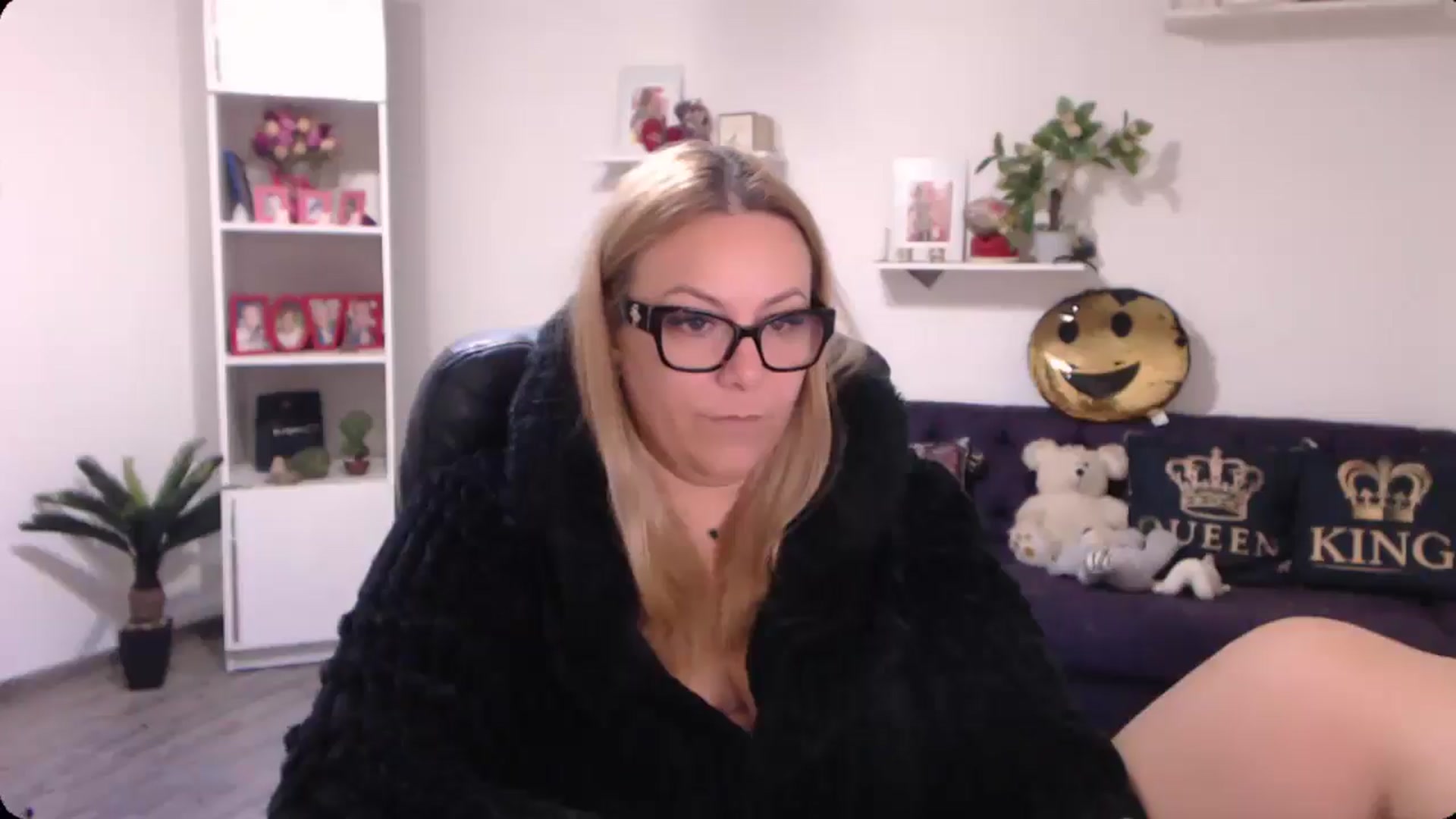 Gallery image thumbnail from A_baby_Boo's myfreecams stream on, 11/11/2024, 11:31 image 17 of 20