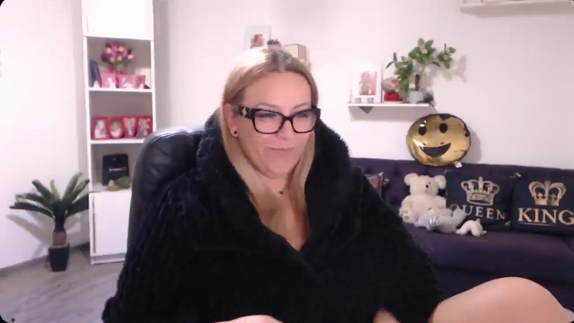 Gallery image thumbnail from A_baby_Boo's myfreecams stream on, 11/11/2024, 11:31 image 6 of 20