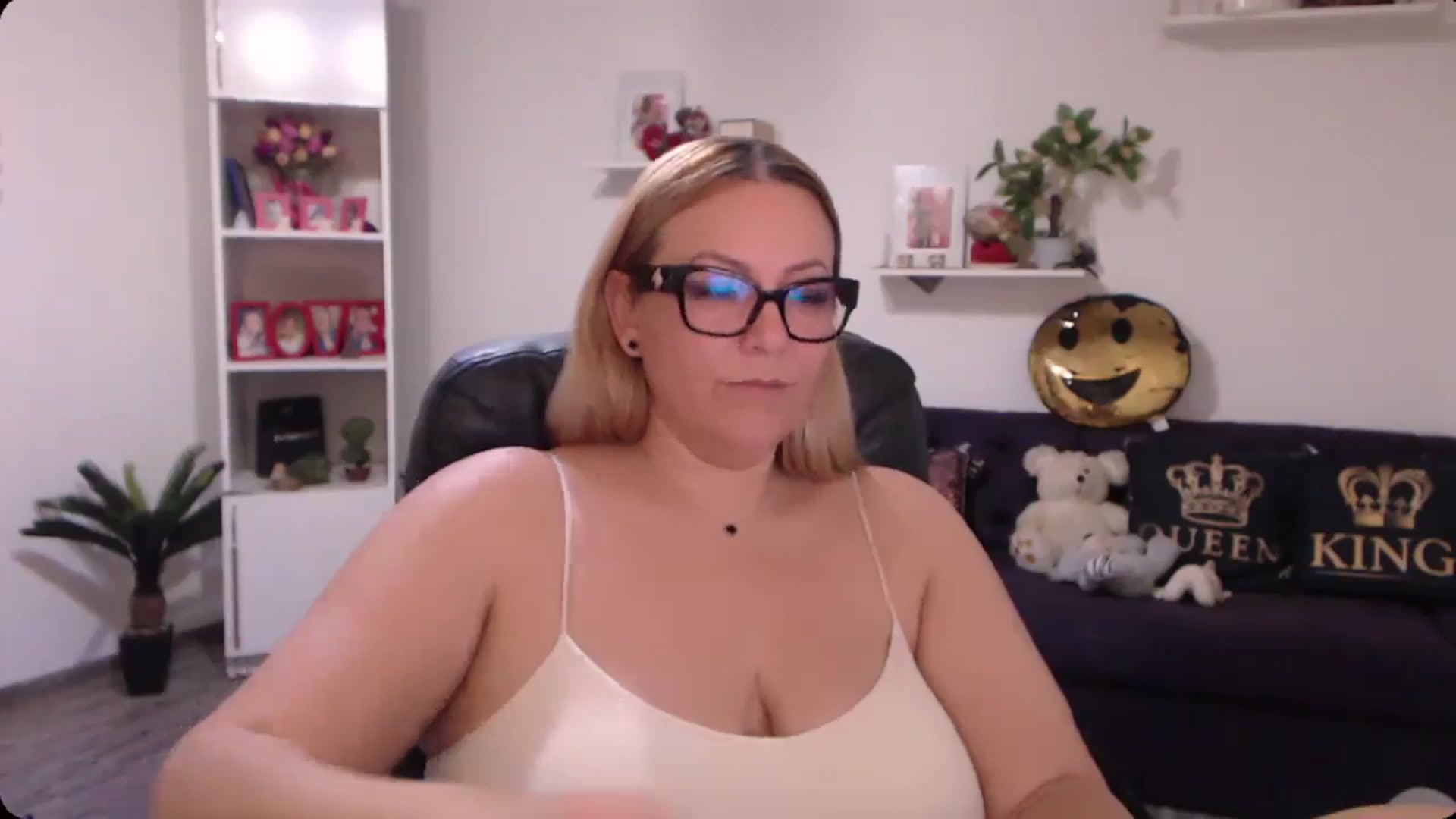 Gallery image thumbnail from A_baby_Boo's myfreecams stream on, 11/11/2024, 18:15 image 20 of 20