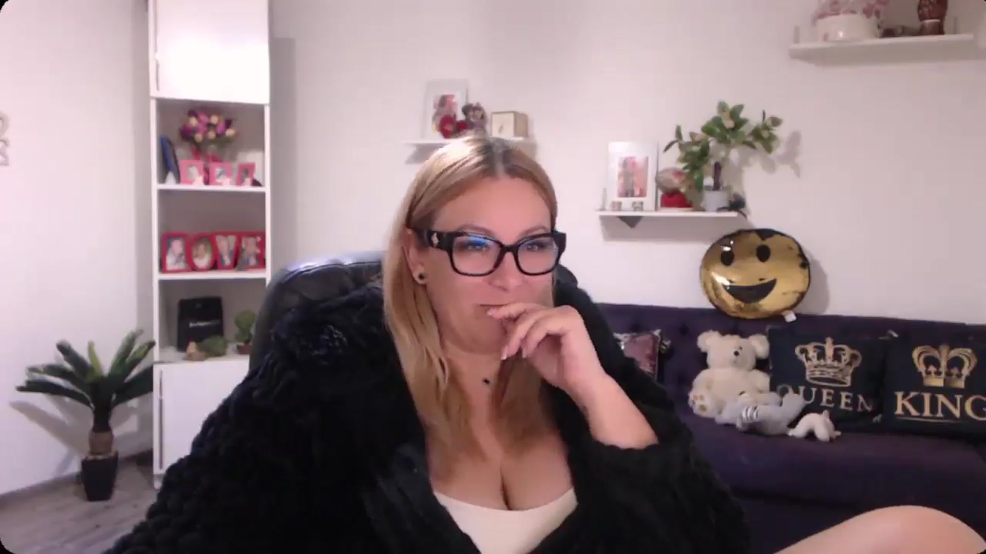 Gallery image thumbnail from A_baby_Boo's myfreecams stream on, 11/11/2024, 18:15 image 2 of 20