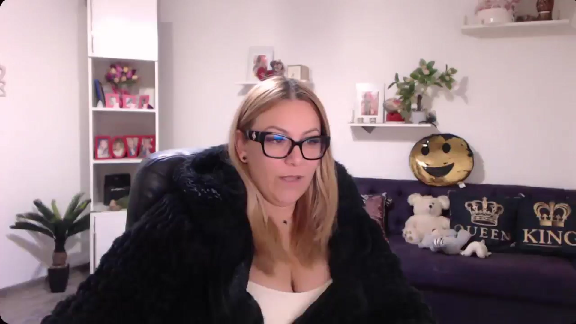 Gallery image thumbnail from A_baby_Boo's myfreecams stream on, 11/11/2024, 18:15 image 1 of 20
