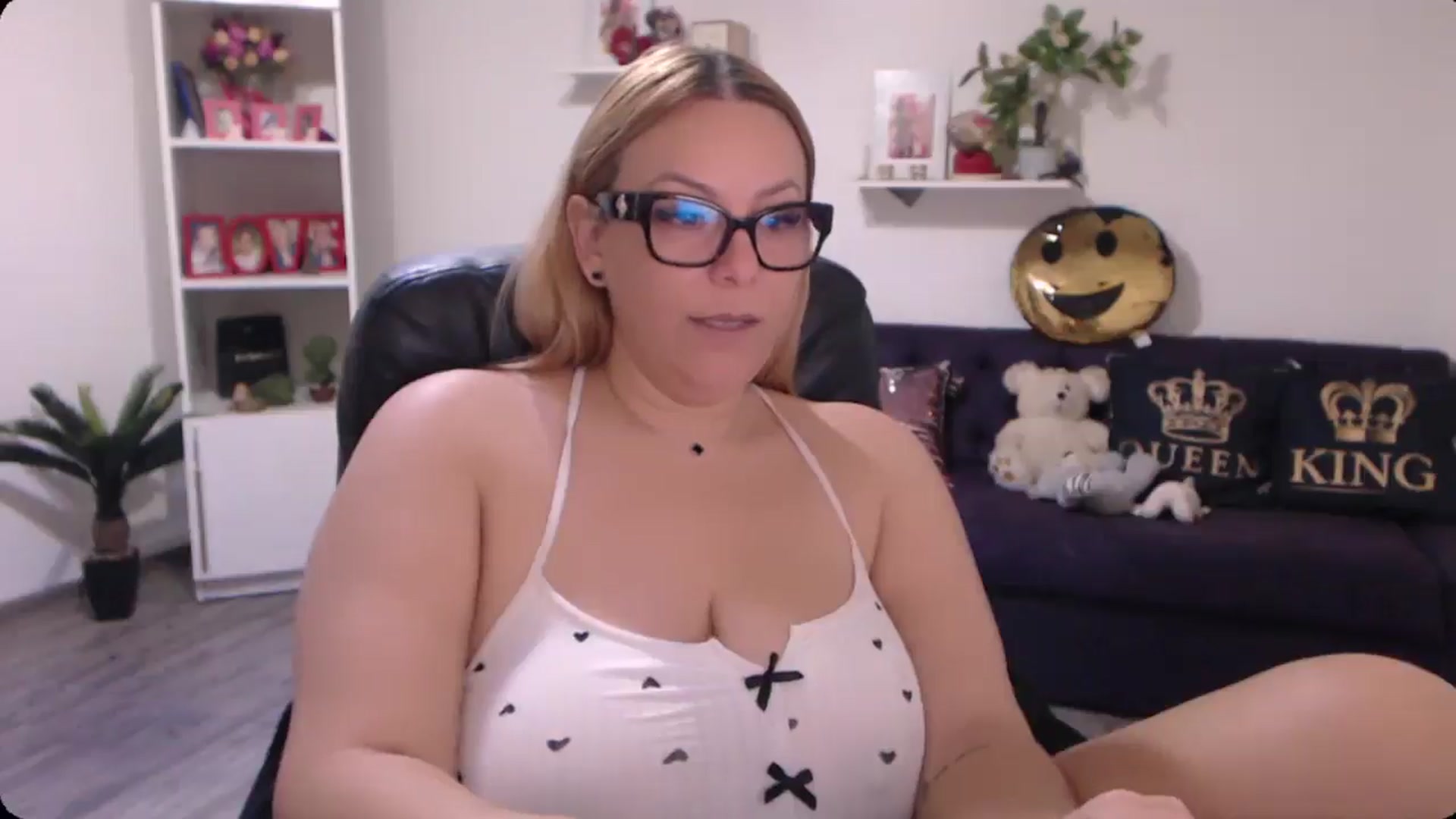 Gallery image thumbnail from A_baby_Boo's myfreecams stream on, 11/12/2024, 07:21 image 8 of 20