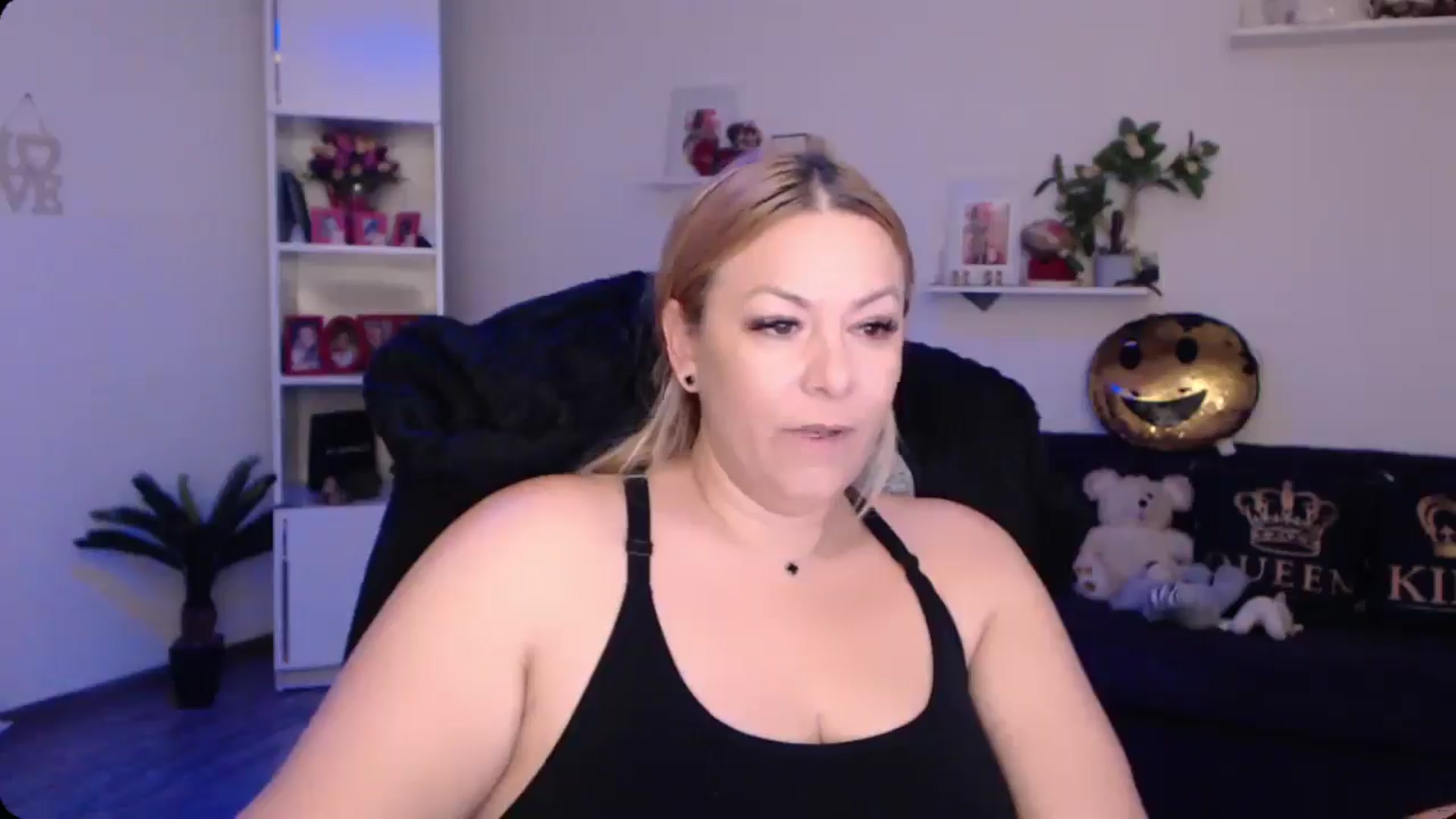 Gallery image thumbnail from A_baby_Boo's myfreecams stream on, 11/12/2024, 16:01 image 10 of 20
