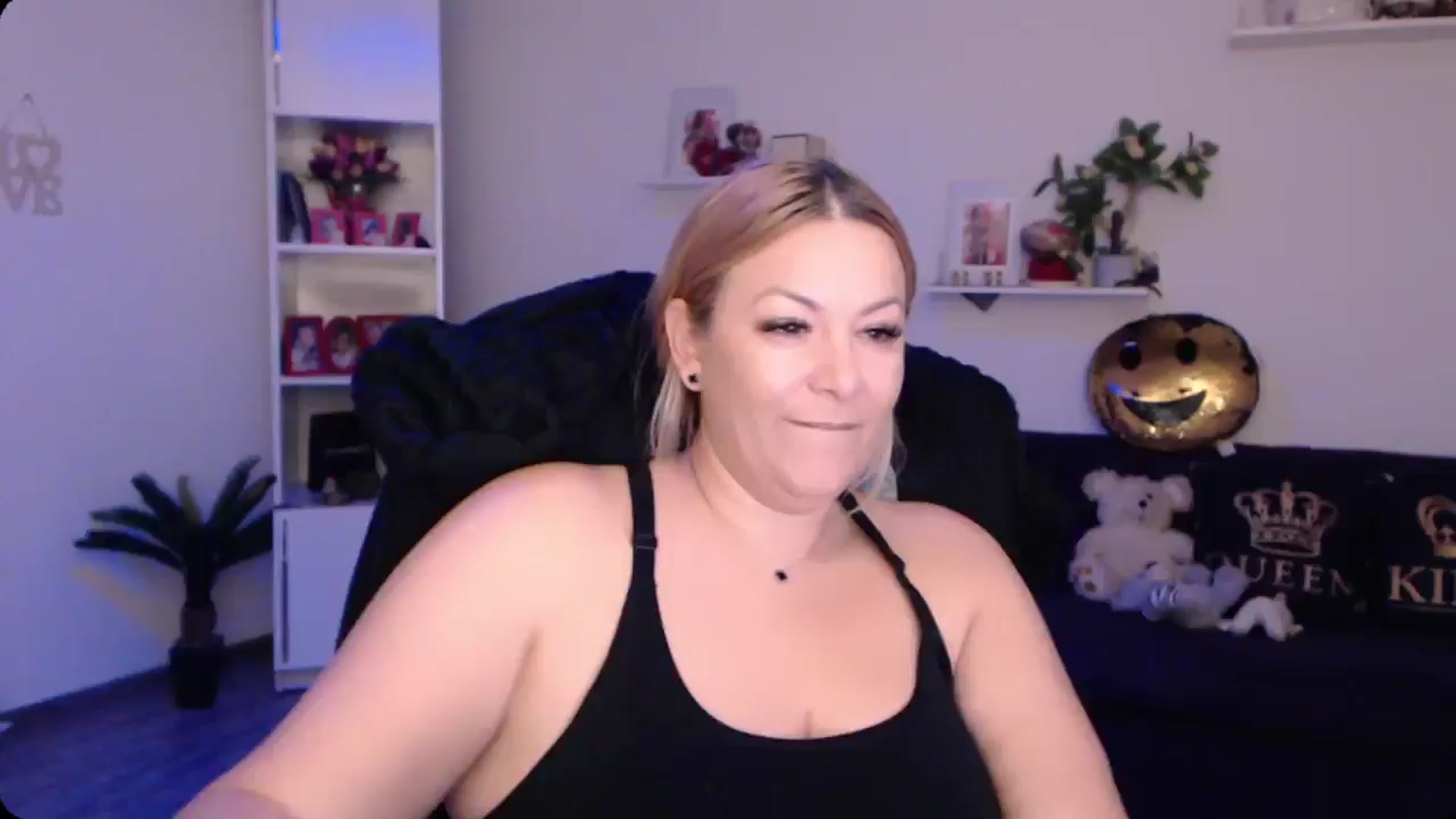 Gallery image thumbnail from A_baby_Boo's myfreecams stream on, 11/12/2024, 16:01 image 16 of 20