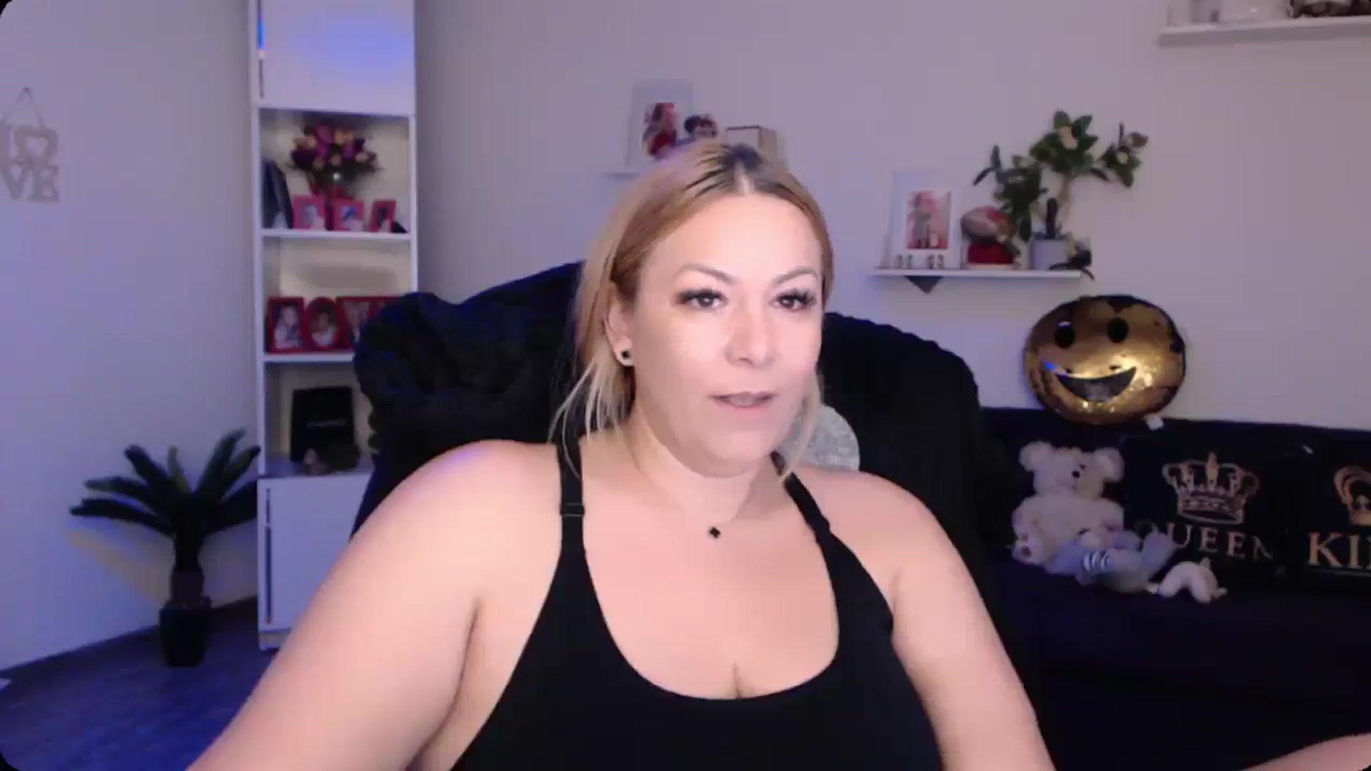 Gallery image thumbnail from A_baby_Boo's myfreecams stream on, 11/12/2024, 16:01 image 2 of 20