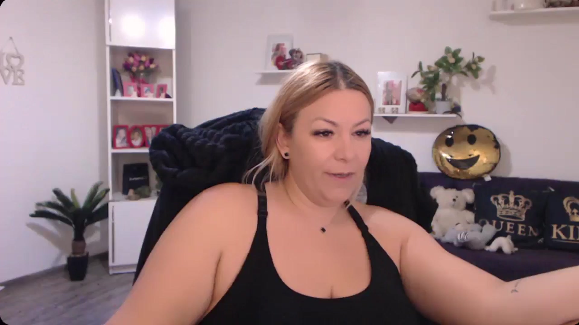 Gallery image thumbnail from A_baby_Boo's myfreecams stream on, 11/12/2024, 16:01 image 4 of 20