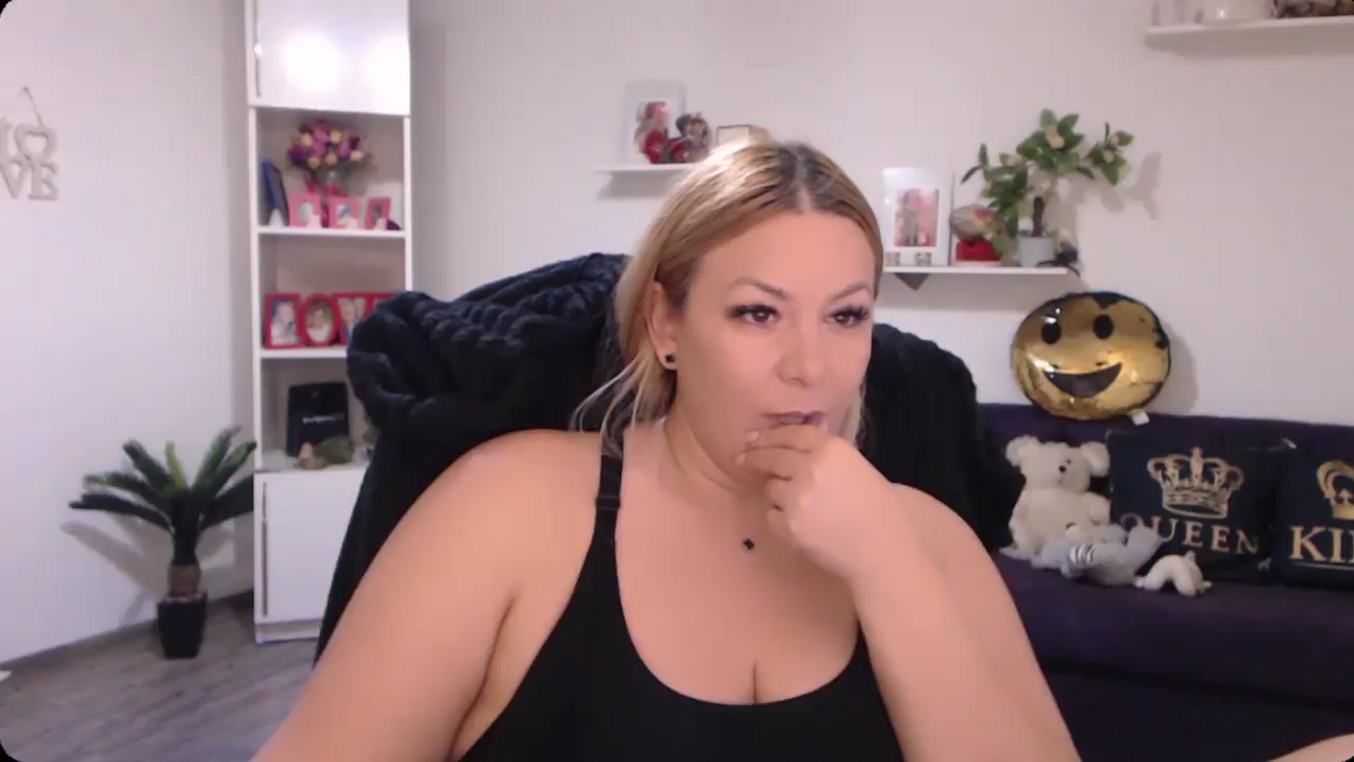 Gallery image thumbnail from A_baby_Boo's myfreecams stream on, 11/12/2024, 16:01 image 3 of 20