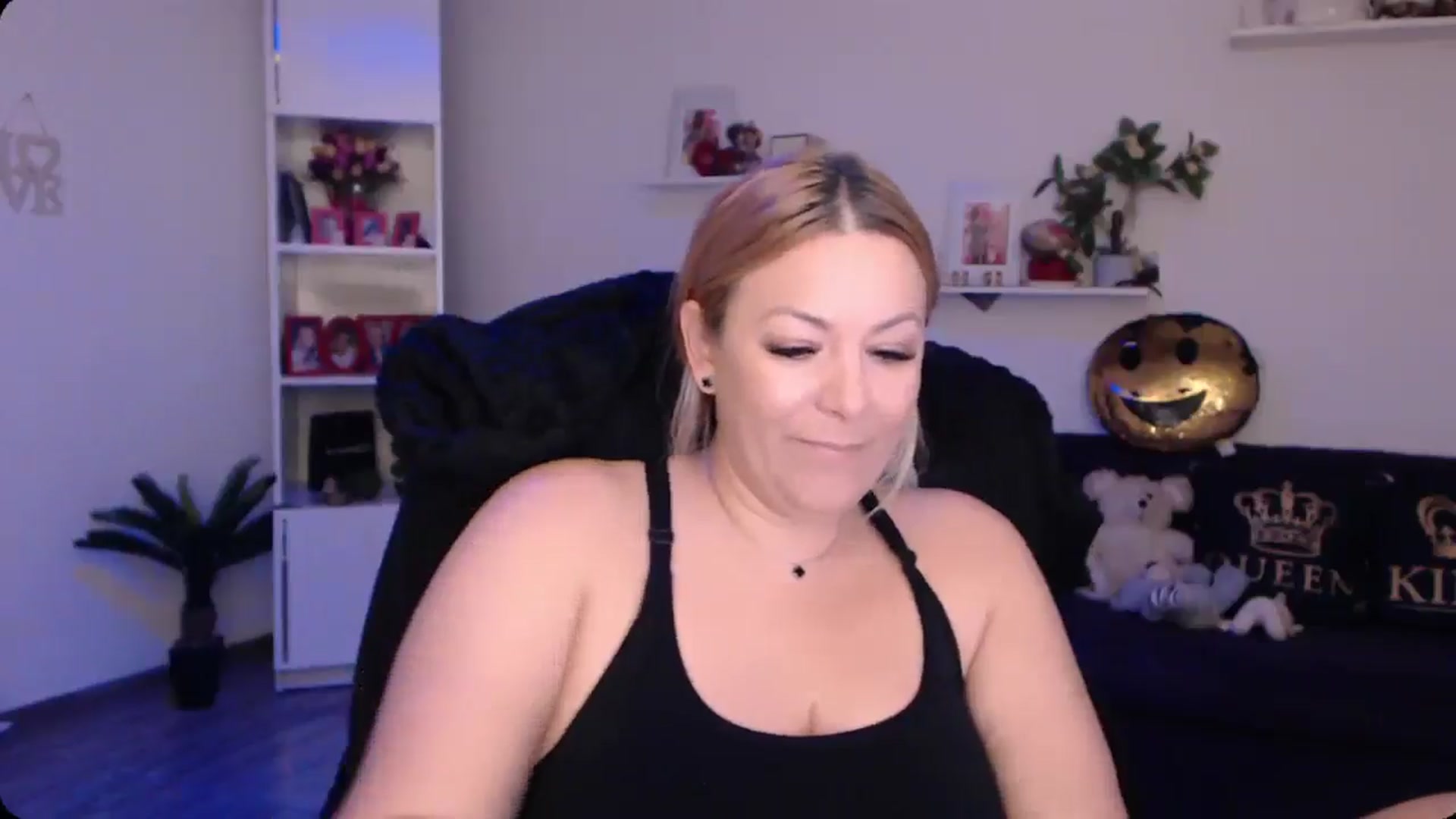 Gallery image thumbnail from A_baby_Boo's myfreecams stream on, 11/12/2024, 16:01 image 14 of 20