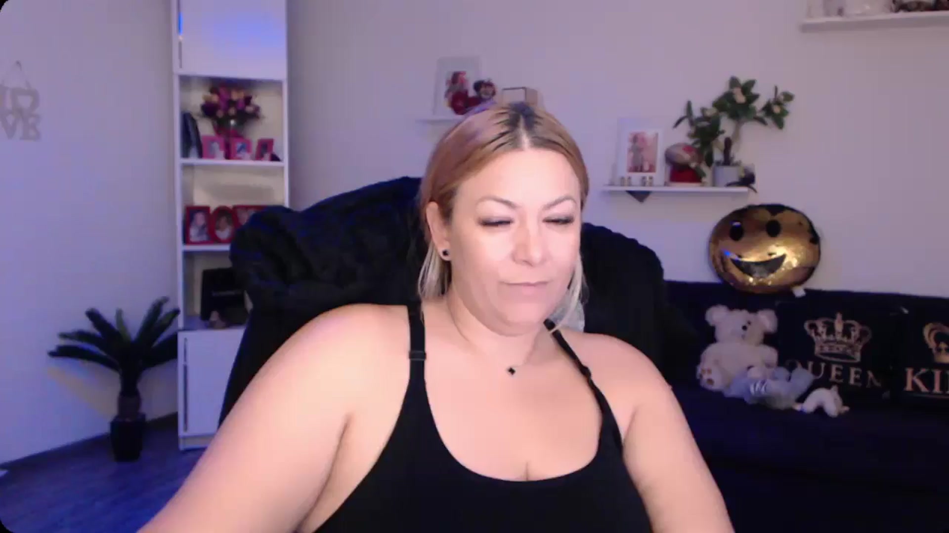 Gallery image thumbnail from A_baby_Boo's myfreecams stream on, 11/12/2024, 16:01 image 17 of 20