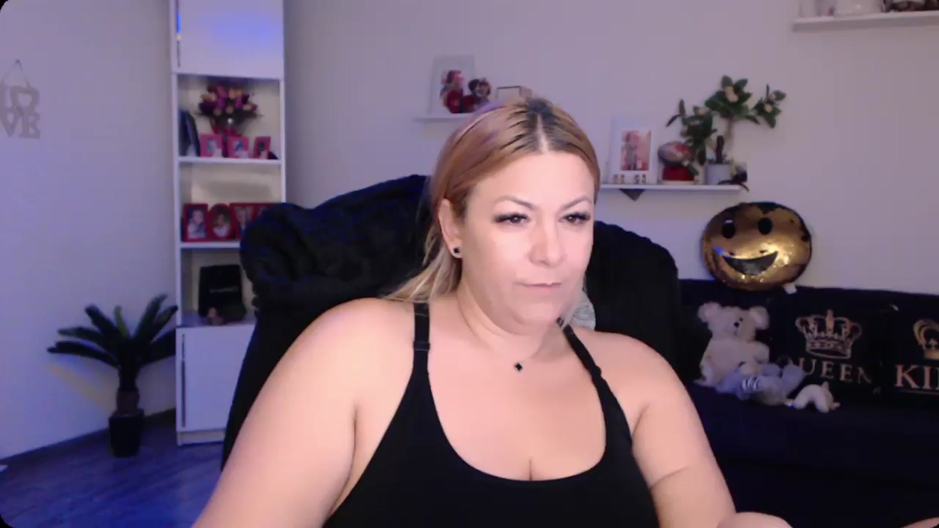 Gallery image thumbnail from A_baby_Boo's myfreecams stream on, 11/12/2024, 16:01 image 7 of 20