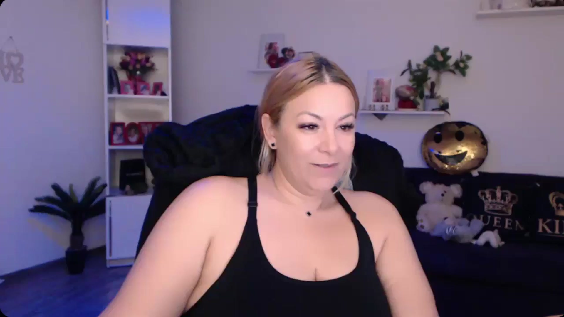 Gallery image thumbnail from A_baby_Boo's myfreecams stream on, 11/12/2024, 16:01 image 13 of 20
