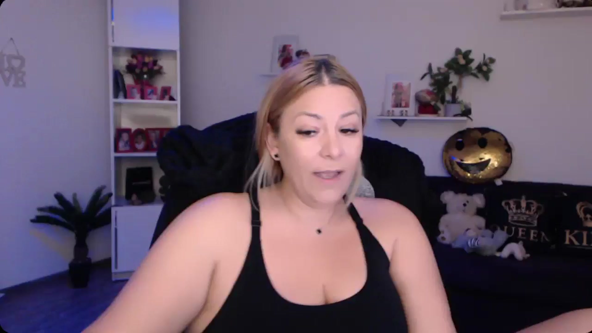Gallery image thumbnail from A_baby_Boo's myfreecams stream on, 11/12/2024, 16:01 image 1 of 20