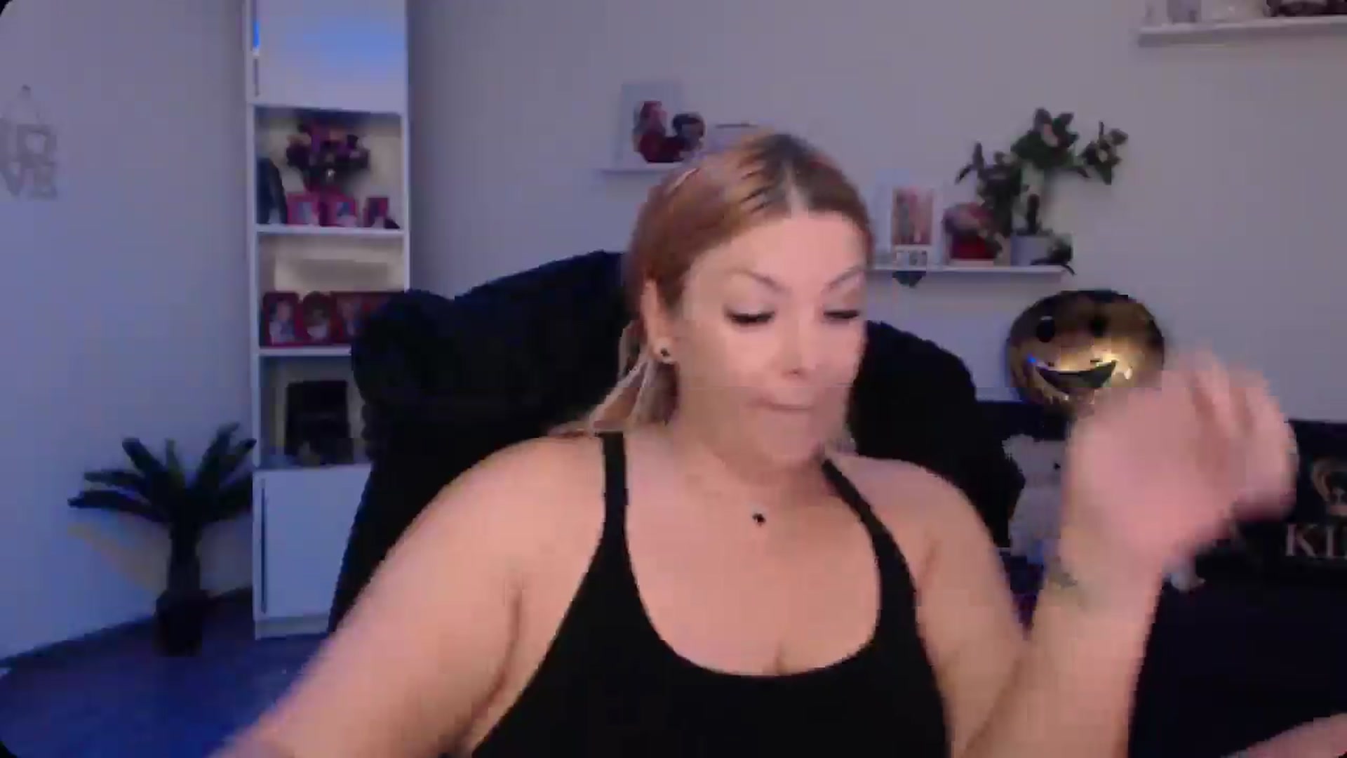 Gallery image thumbnail from A_baby_Boo's myfreecams stream on, 11/12/2024, 16:01 image 6 of 20