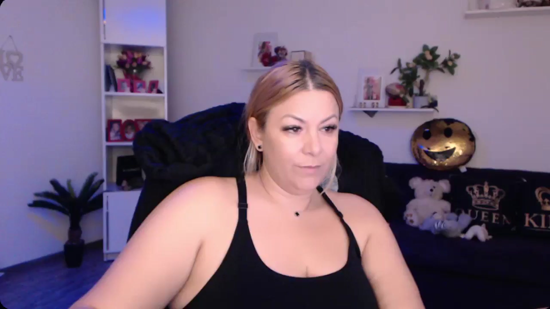 Gallery image thumbnail from A_baby_Boo's myfreecams stream on, 11/12/2024, 16:01 image 18 of 20