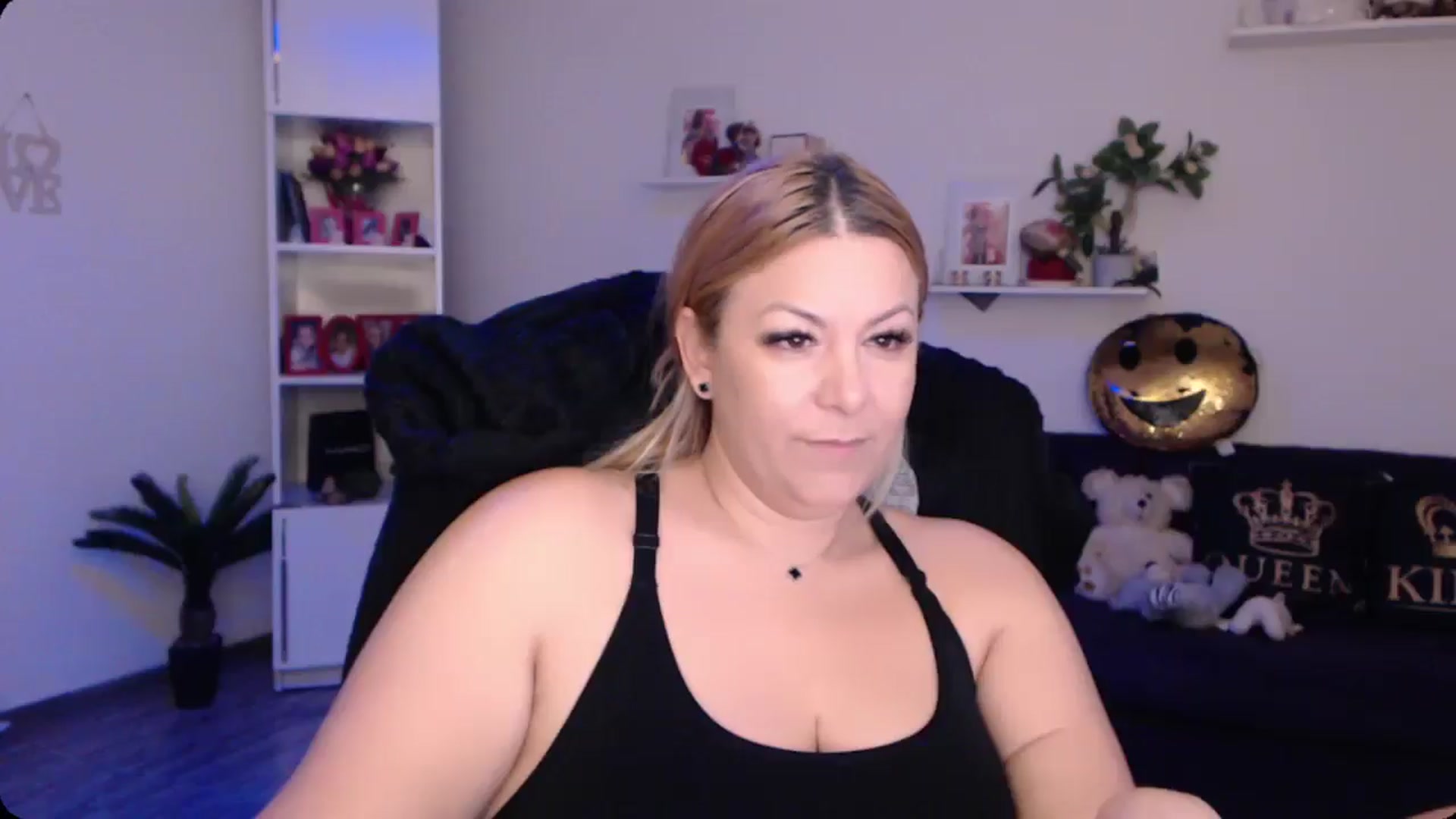 Gallery image thumbnail from A_baby_Boo's myfreecams stream on, 11/12/2024, 16:01 image 9 of 20