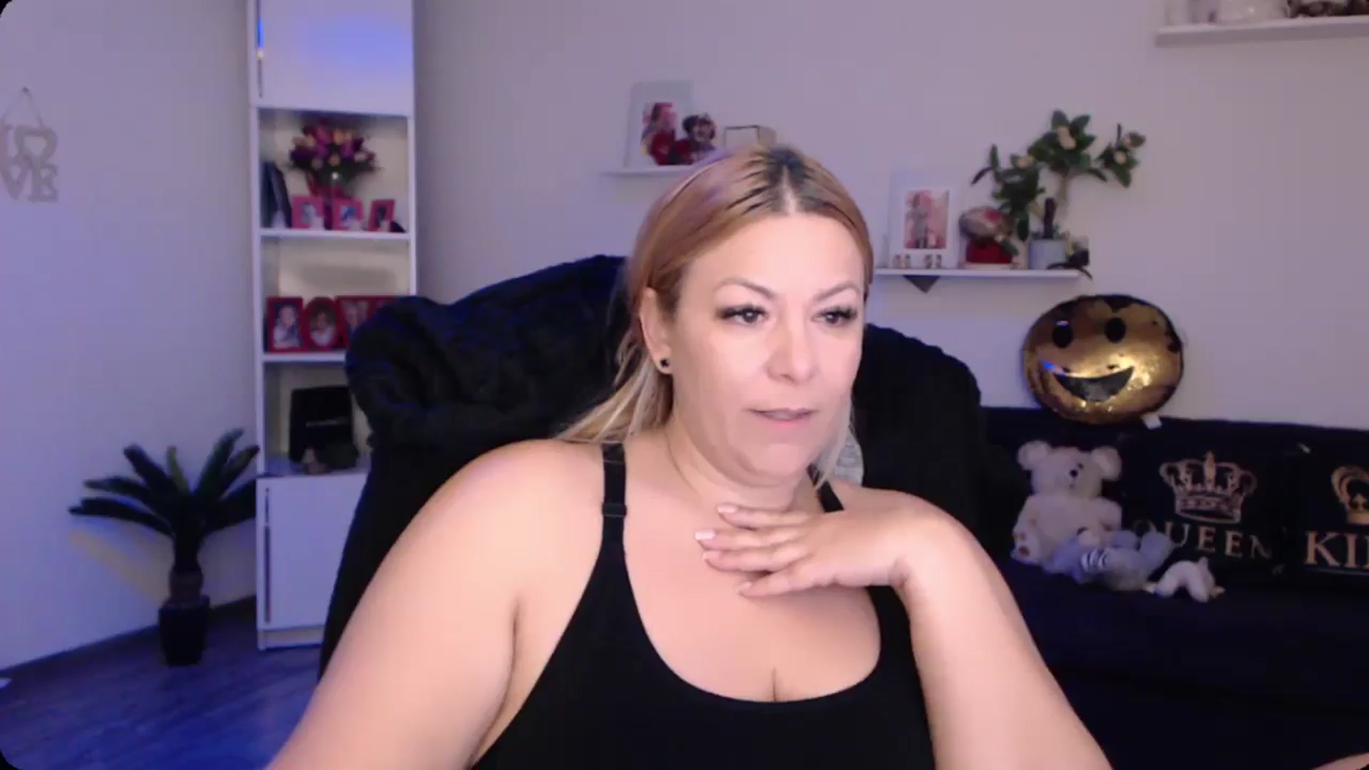 Gallery image thumbnail from A_baby_Boo's myfreecams stream on, 11/12/2024, 16:01 image 8 of 20