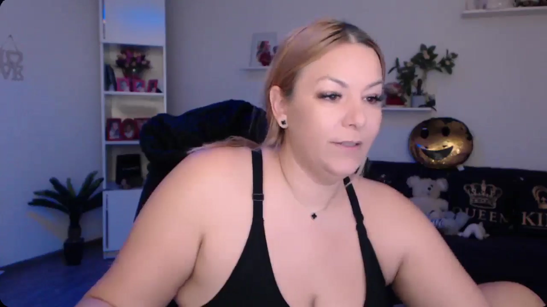 Gallery image thumbnail from A_baby_Boo's myfreecams stream on, 11/12/2024, 16:01 image 12 of 20