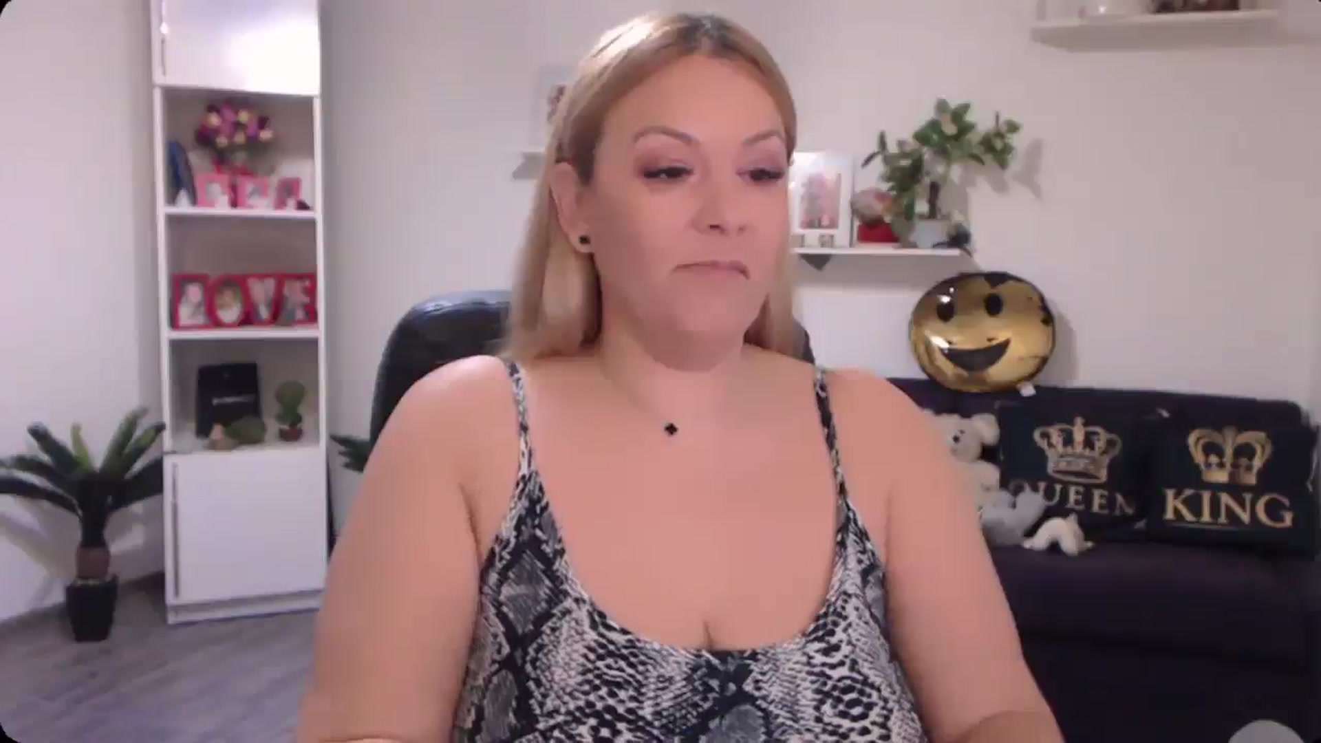Gallery image thumbnail from A_baby_Boo's myfreecams stream on, 11/15/2024, 18:46 image 11 of 20