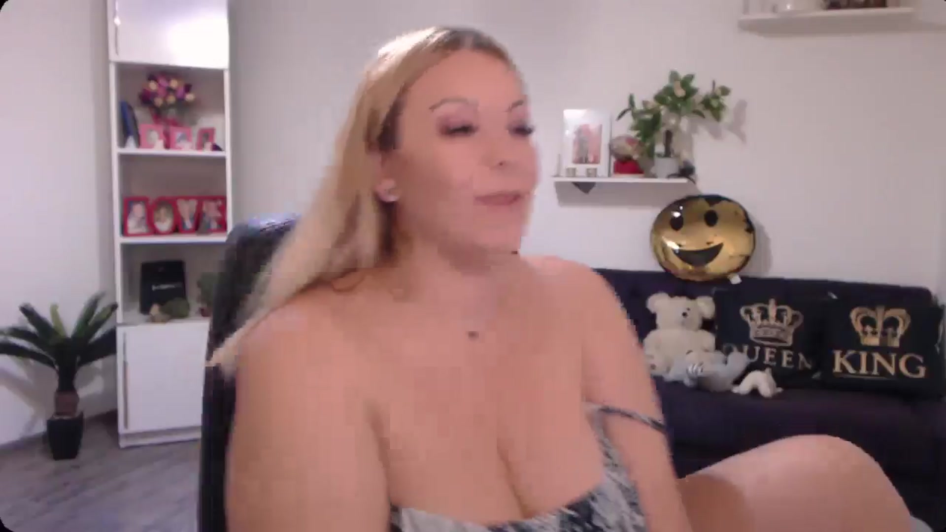 Gallery image thumbnail from A_baby_Boo's myfreecams stream on, 11/15/2024, 18:46 image 18 of 20
