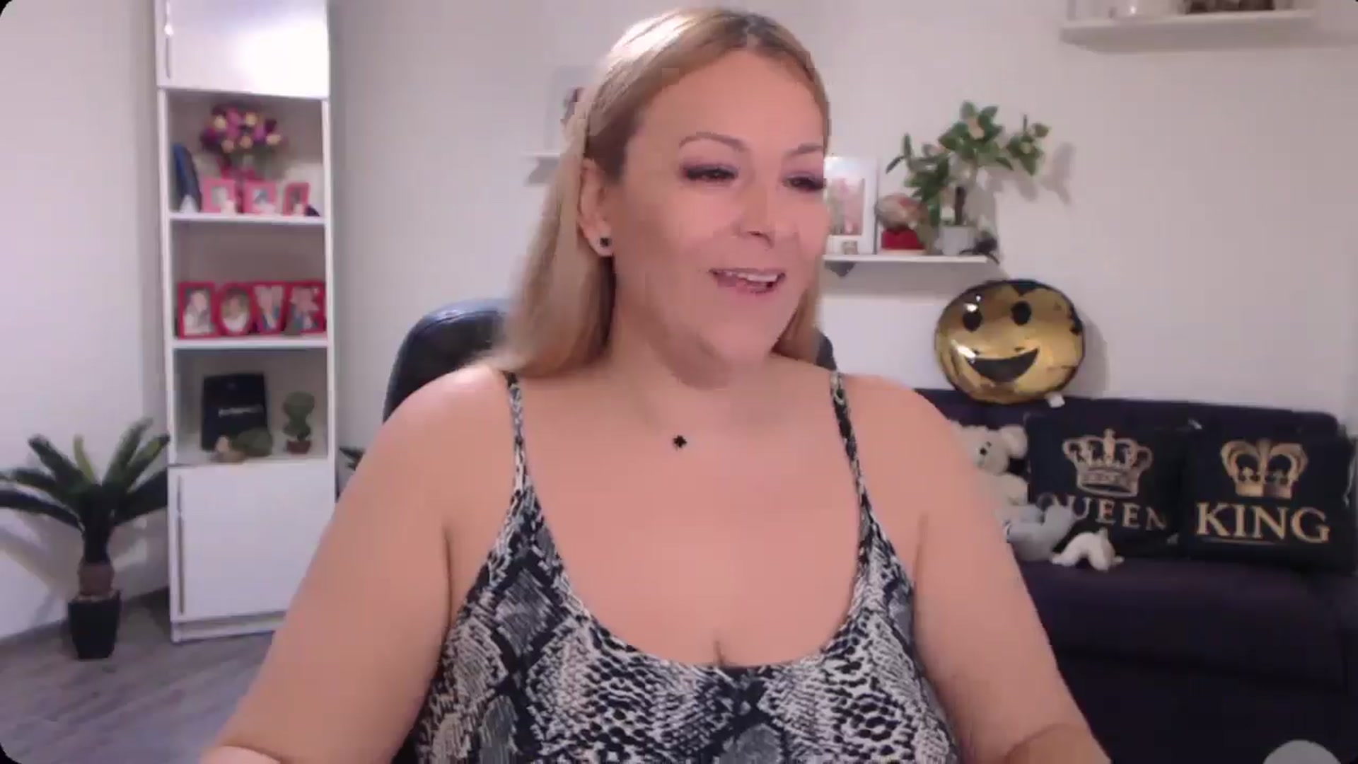 Gallery image thumbnail from A_baby_Boo's myfreecams stream on, 11/15/2024, 18:46 image 9 of 20