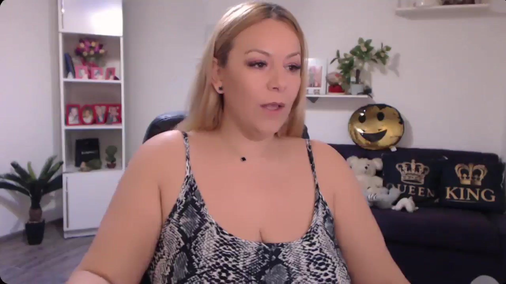 Gallery image thumbnail from A_baby_Boo's myfreecams stream on, 11/15/2024, 18:46 image 2 of 20