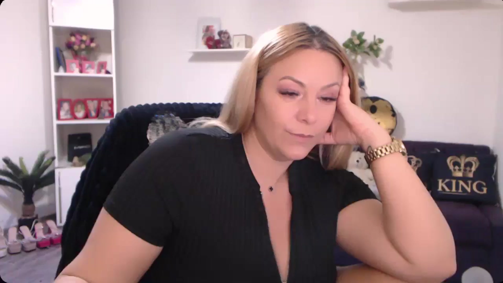 Gallery image thumbnail from A_baby_Boo's myfreecams stream on, 11/16/2024, 21:37 image 19 of 20