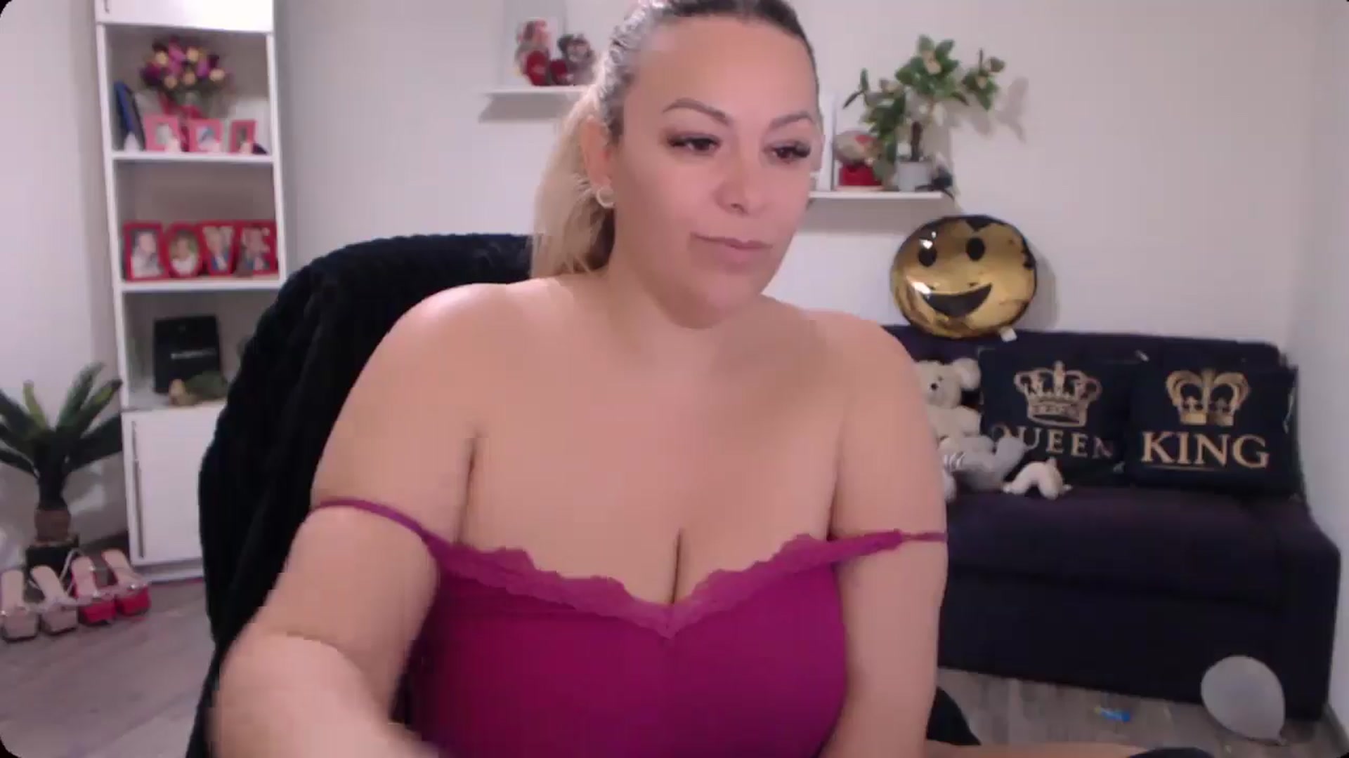 Gallery image thumbnail from A_baby_Boo's myfreecams stream on, 11/17/2024, 11:45 image 19 of 20