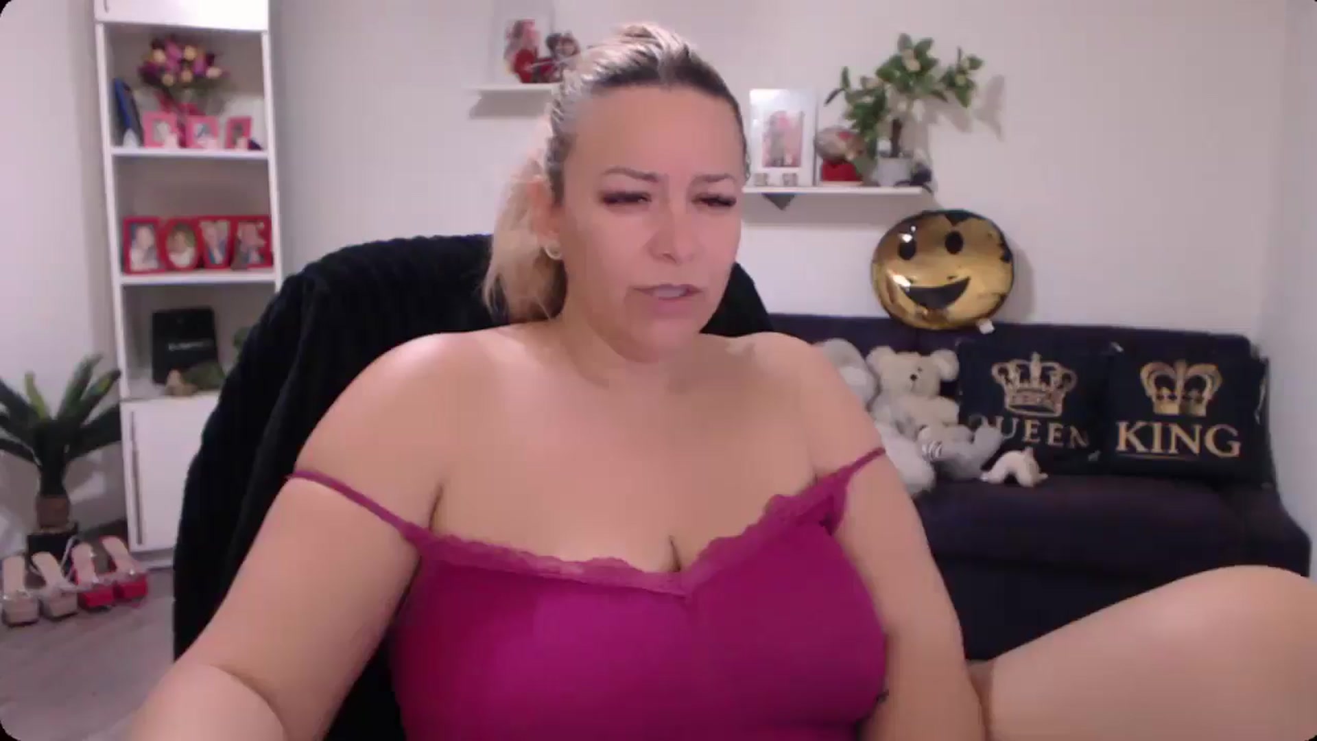 Gallery image thumbnail from A_baby_Boo's myfreecams stream on, 11/17/2024, 12:36 image 8 of 20