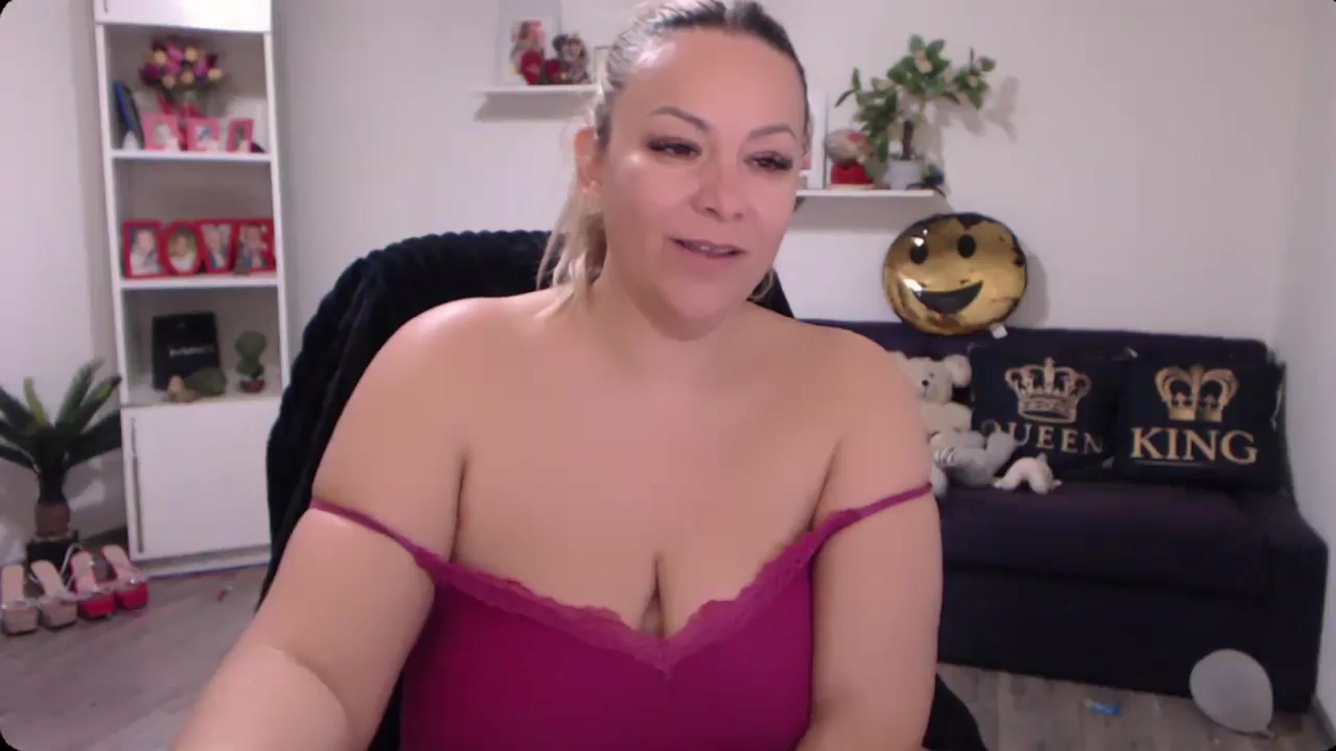 Gallery image thumbnail from A_baby_Boo's myfreecams stream on, 11/17/2024, 12:36 image 5 of 20