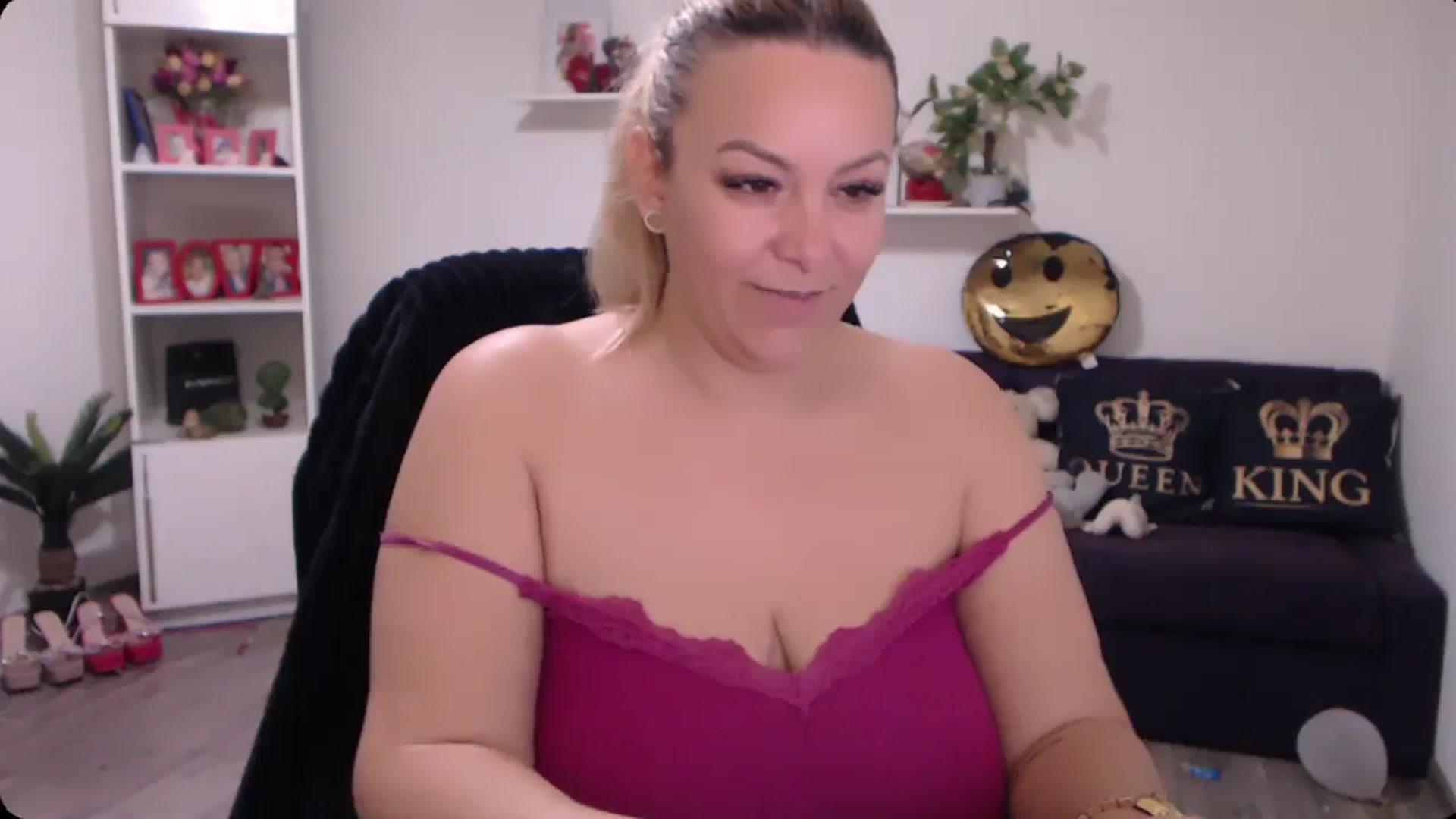 Gallery image thumbnail from A_baby_Boo's myfreecams stream on, 11/17/2024, 12:36 image 2 of 20