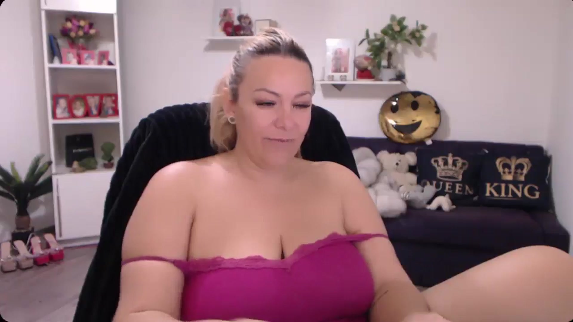 Gallery image thumbnail from A_baby_Boo's myfreecams stream on, 11/17/2024, 12:36 image 19 of 20