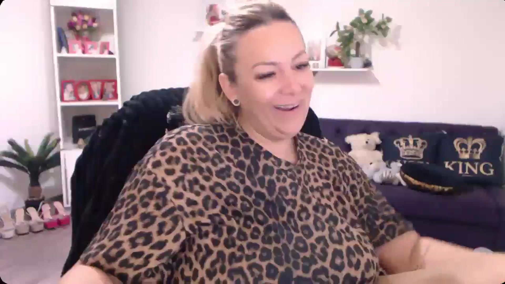 Gallery image thumbnail from A_baby_Boo's myfreecams stream on, 11/17/2024, 22:11 image 10 of 20