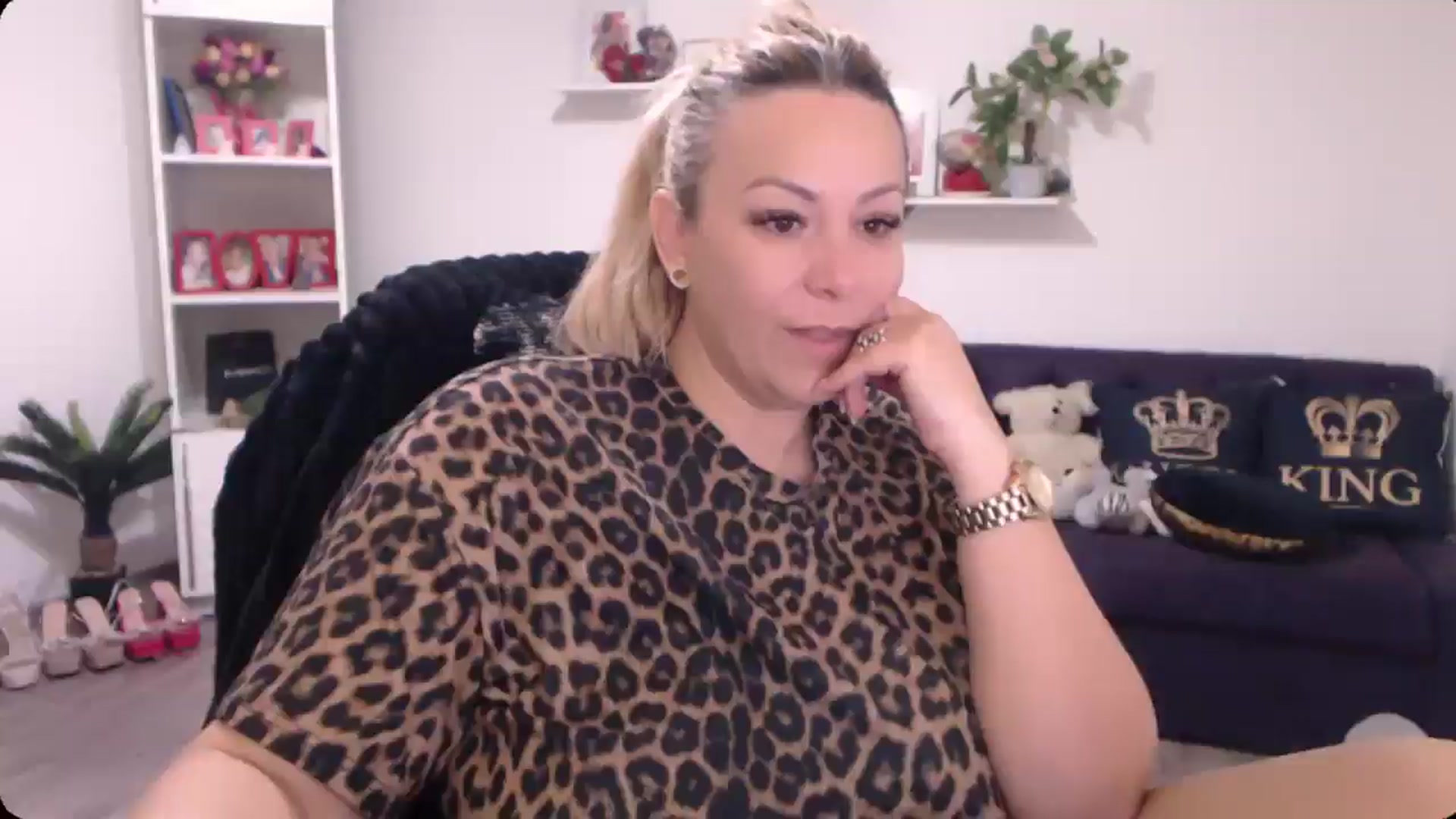 Gallery image thumbnail from A_baby_Boo's myfreecams stream on, 11/17/2024, 22:11 image 18 of 20
