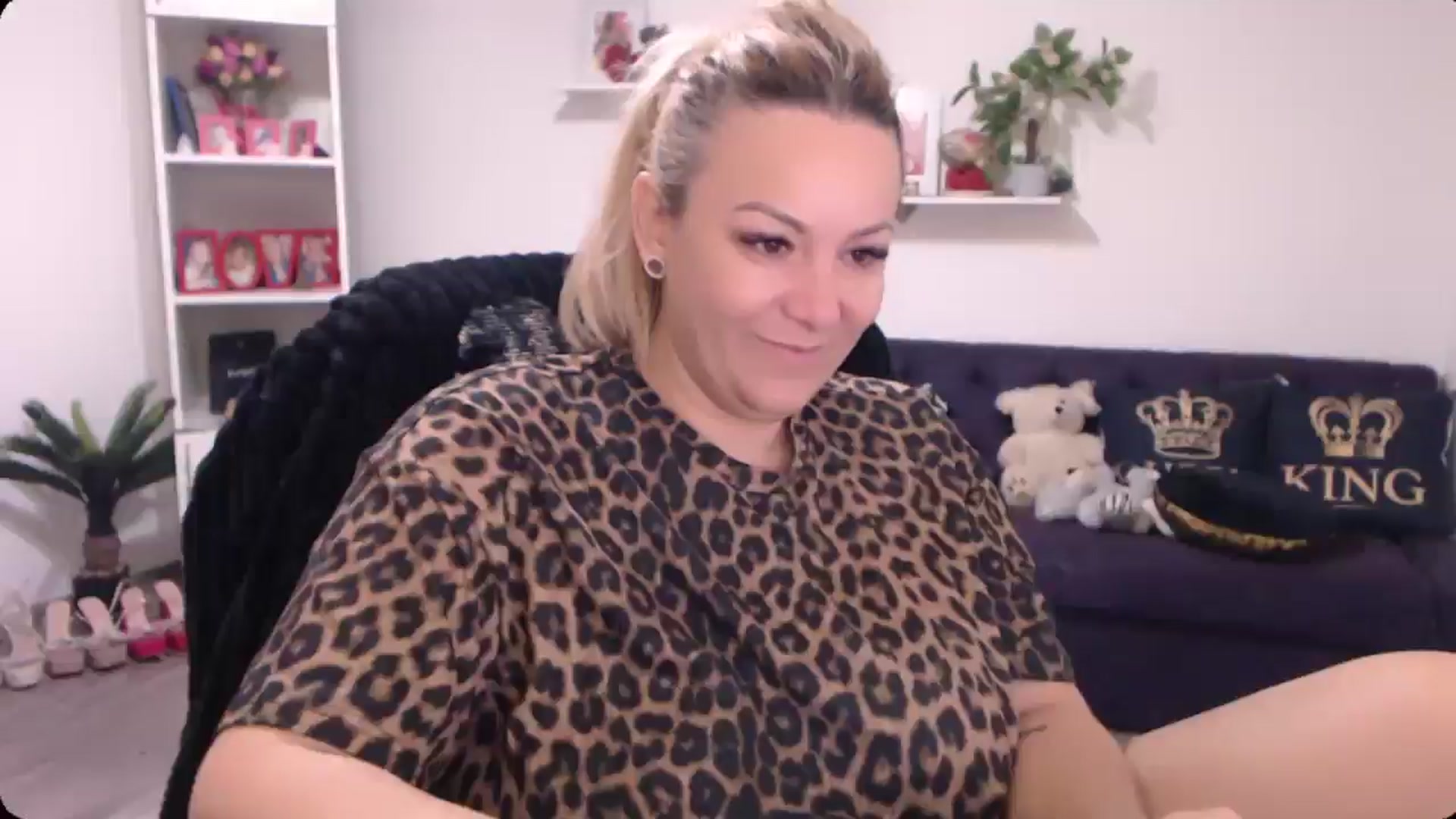 Gallery image thumbnail from A_baby_Boo's myfreecams stream on, 11/17/2024, 22:11 image 15 of 20