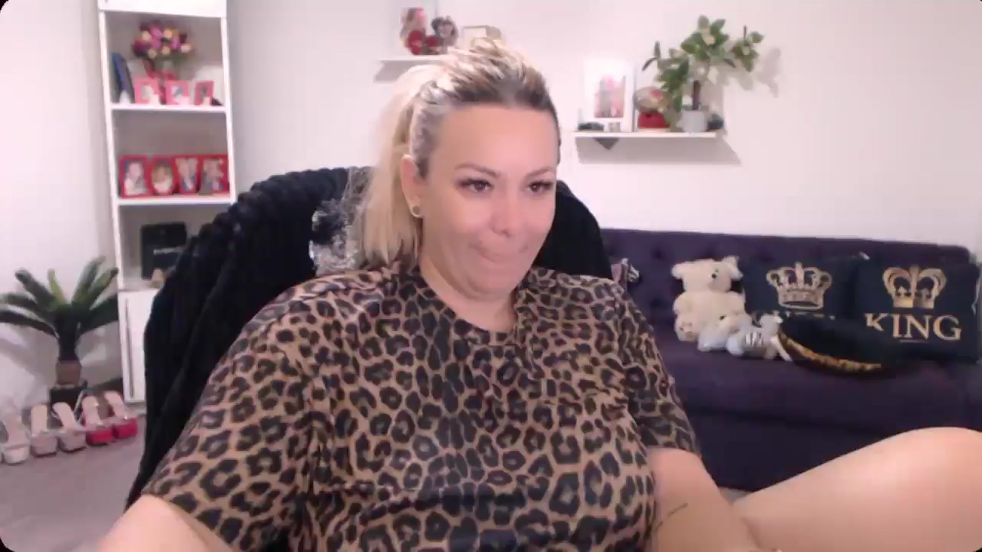 Gallery image thumbnail from A_baby_Boo's myfreecams stream on, 11/17/2024, 22:11 image 3 of 20