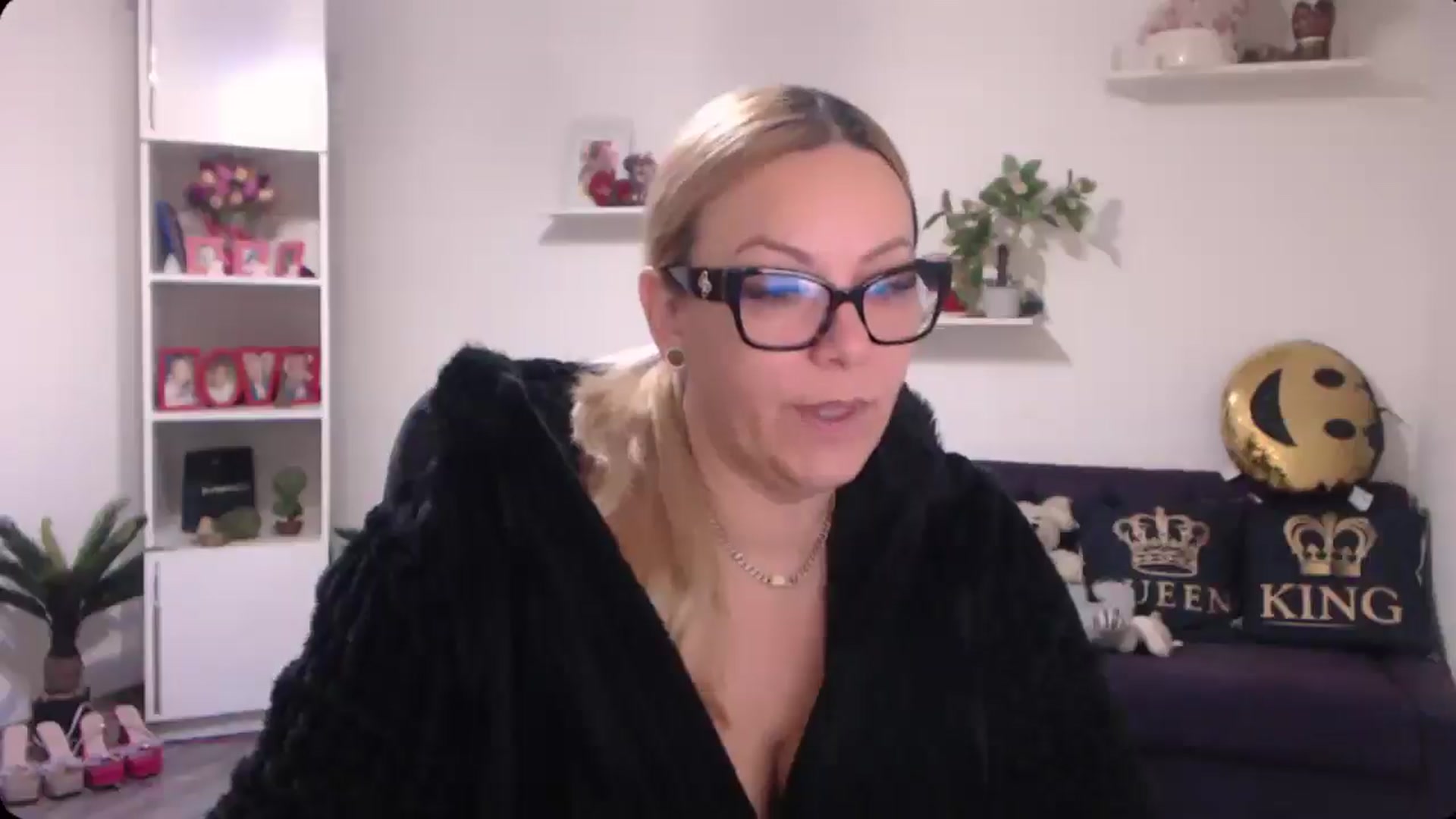 Gallery image thumbnail from A_baby_Boo's myfreecams stream on, 11/19/2024, 08:55 image 16 of 20