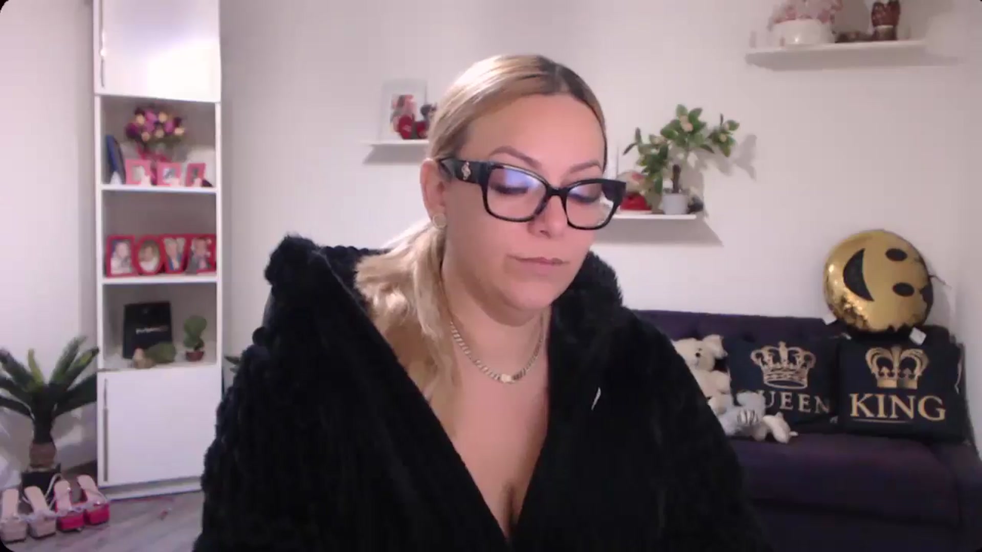 Gallery image thumbnail from A_baby_Boo's myfreecams stream on, 11/19/2024, 08:55 image 14 of 20