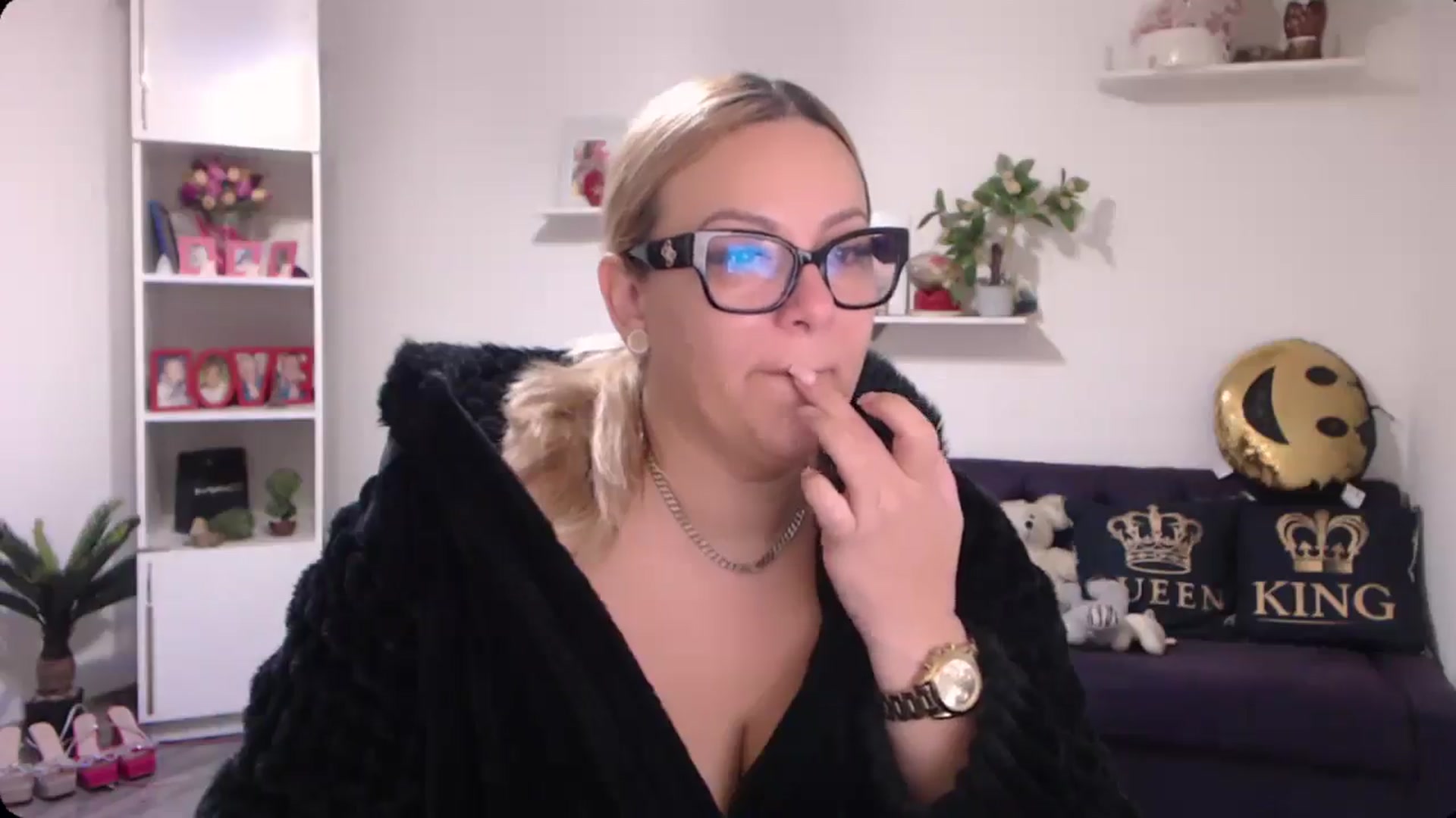Gallery image thumbnail from A_baby_Boo's myfreecams stream on, 11/19/2024, 08:55 image 8 of 20