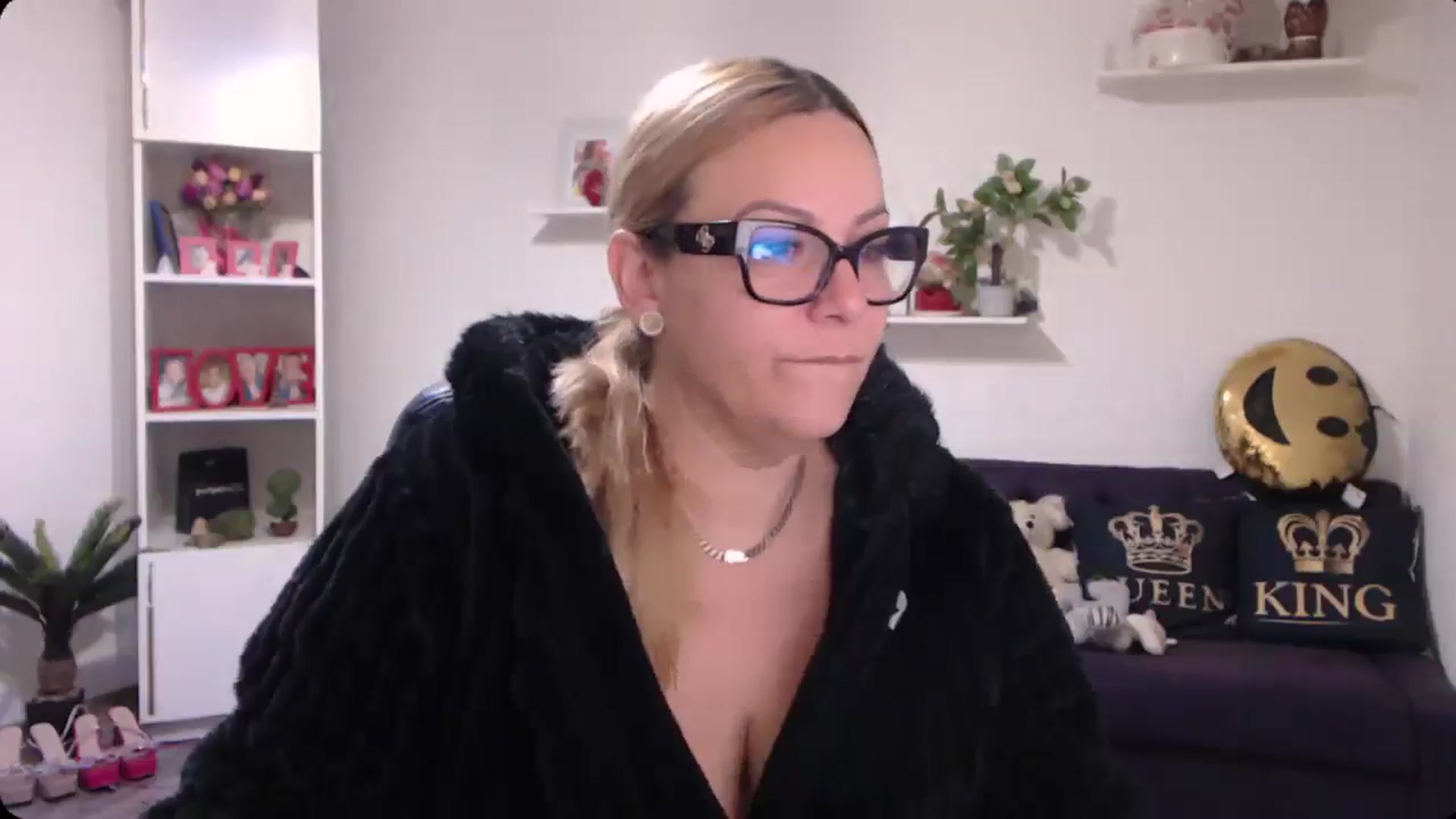 Gallery image thumbnail from A_baby_Boo's myfreecams stream on, 11/19/2024, 08:55 image 5 of 20