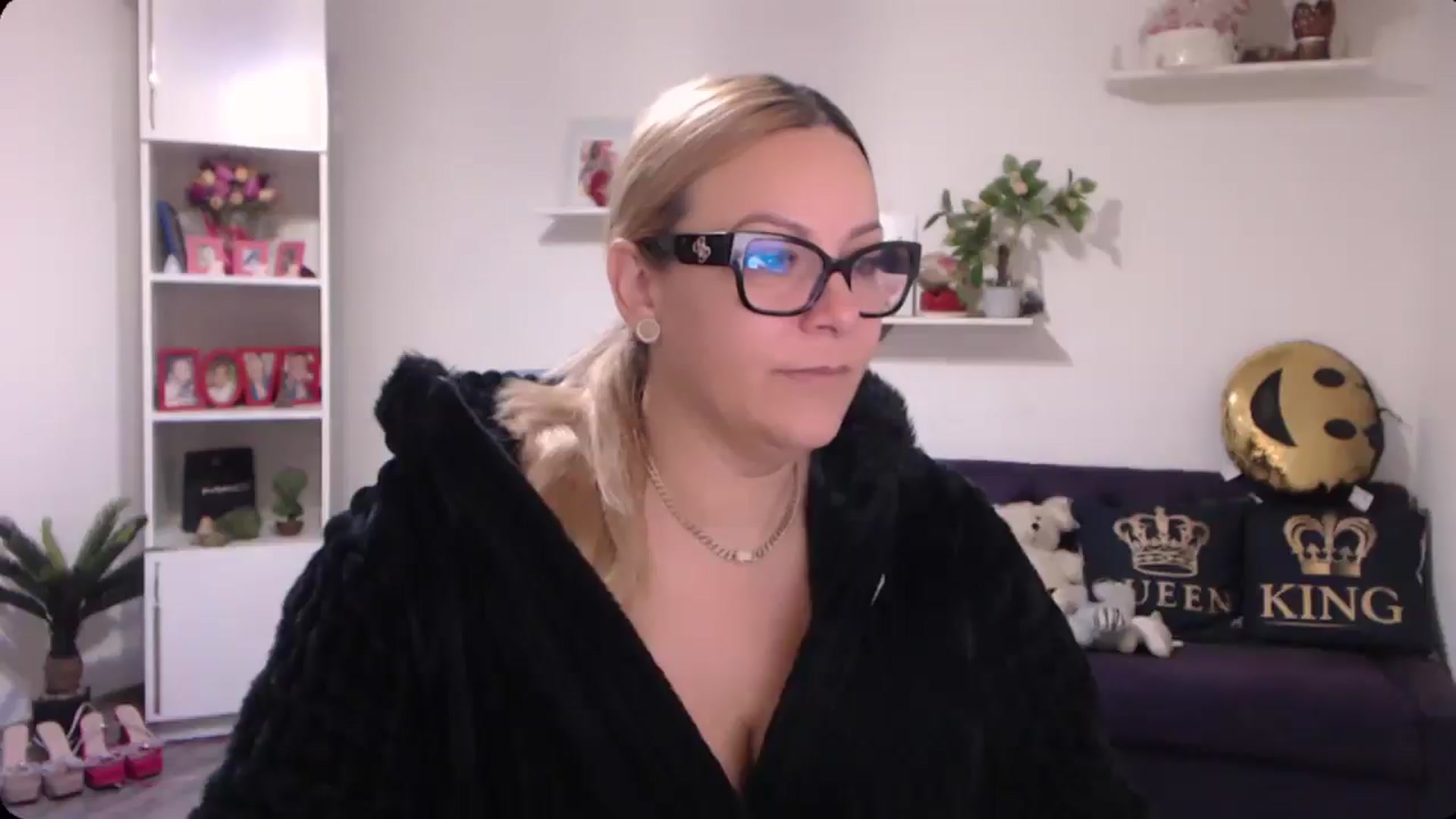 Gallery image thumbnail from A_baby_Boo's myfreecams stream on, 11/19/2024, 08:55 image 13 of 20