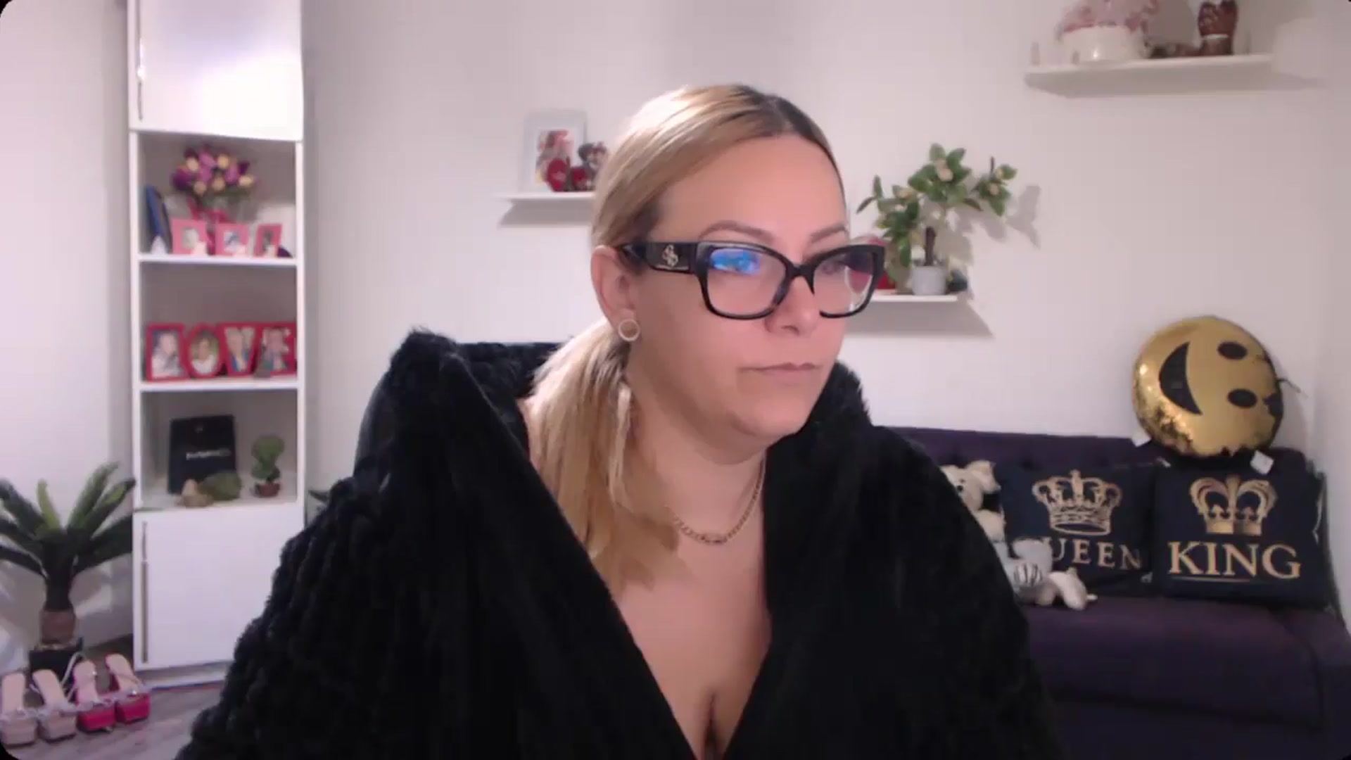 Gallery image thumbnail from A_baby_Boo's myfreecams stream on, 11/19/2024, 08:55 image 18 of 20